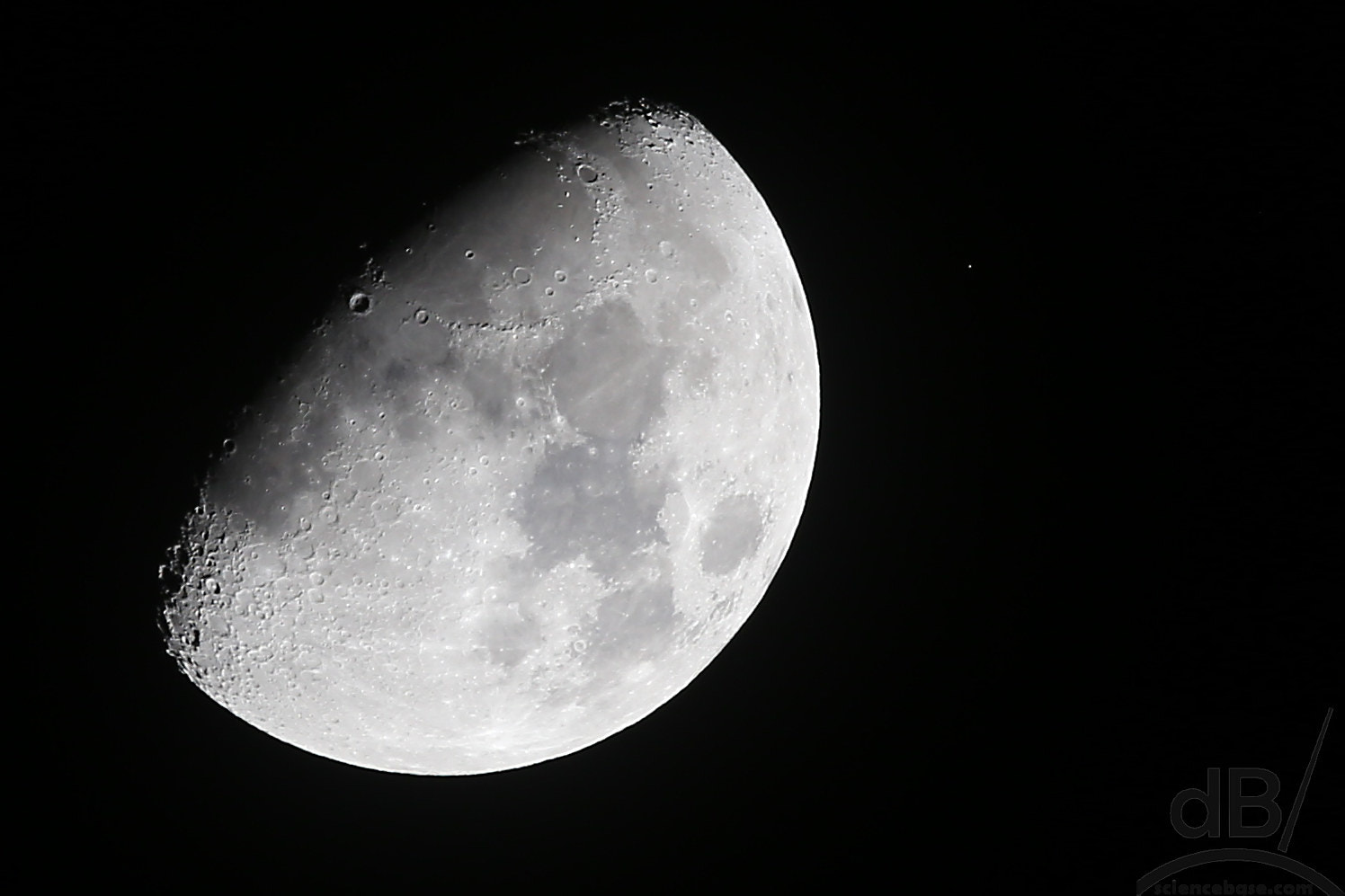 150-600mm F5-6.3 DG OS HSM | Contemporary 015 sample photo. Waxing gibbous moon photography