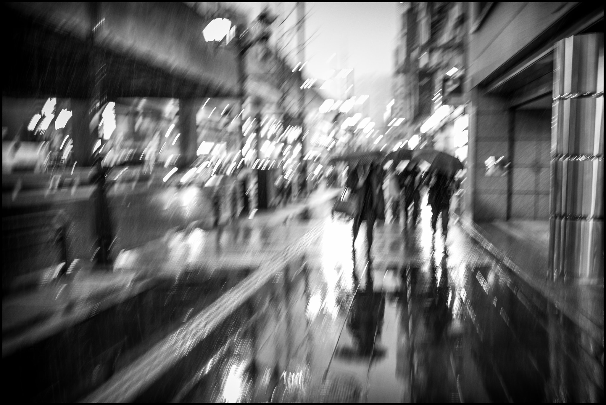 Summilux-M 1:1.4/28 ASPH. sample photo. Black rain photography
