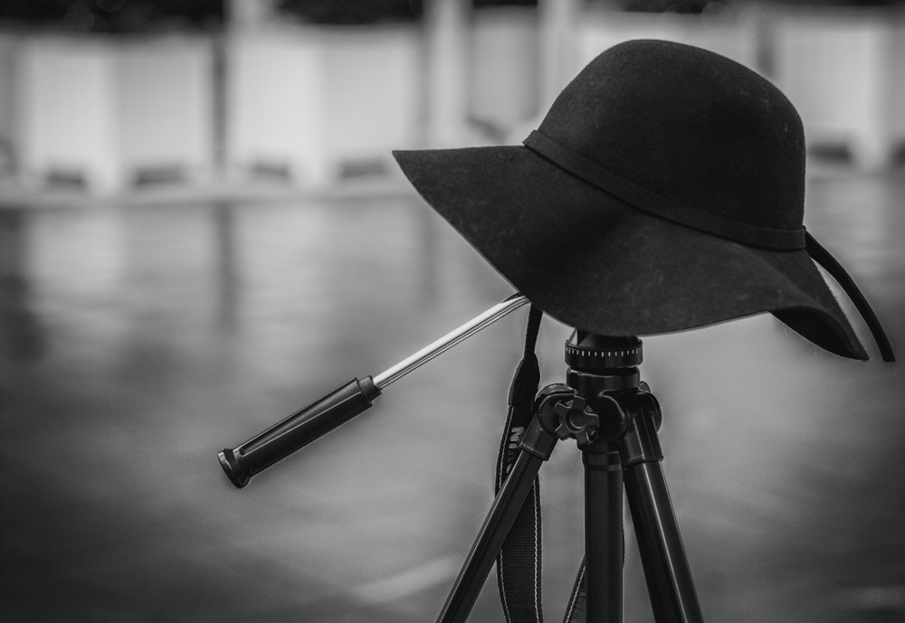 Leica APO-Summicron-M 90mm F2 ASPH sample photo. With a hat photography