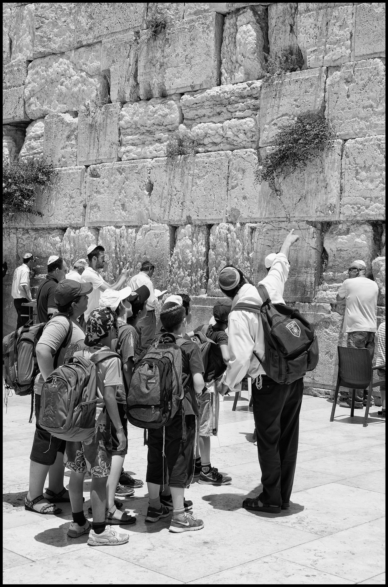 Vario-Elmar T 1:3.5-5.6 / 18-56 ASPH. sample photo. " look kids , .. lesson 1 : the wall .... " photography