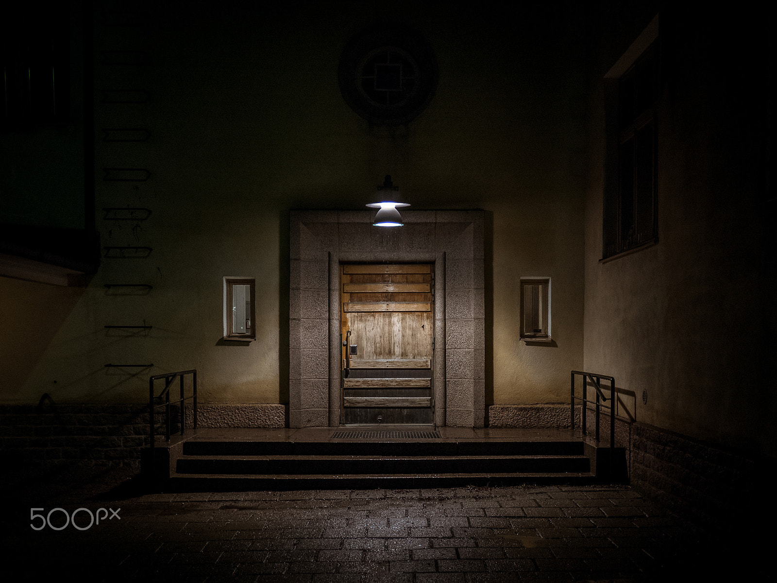 Olympus OM-D E-M5 II + LUMIX G 20/F1.7 II sample photo. The door photography