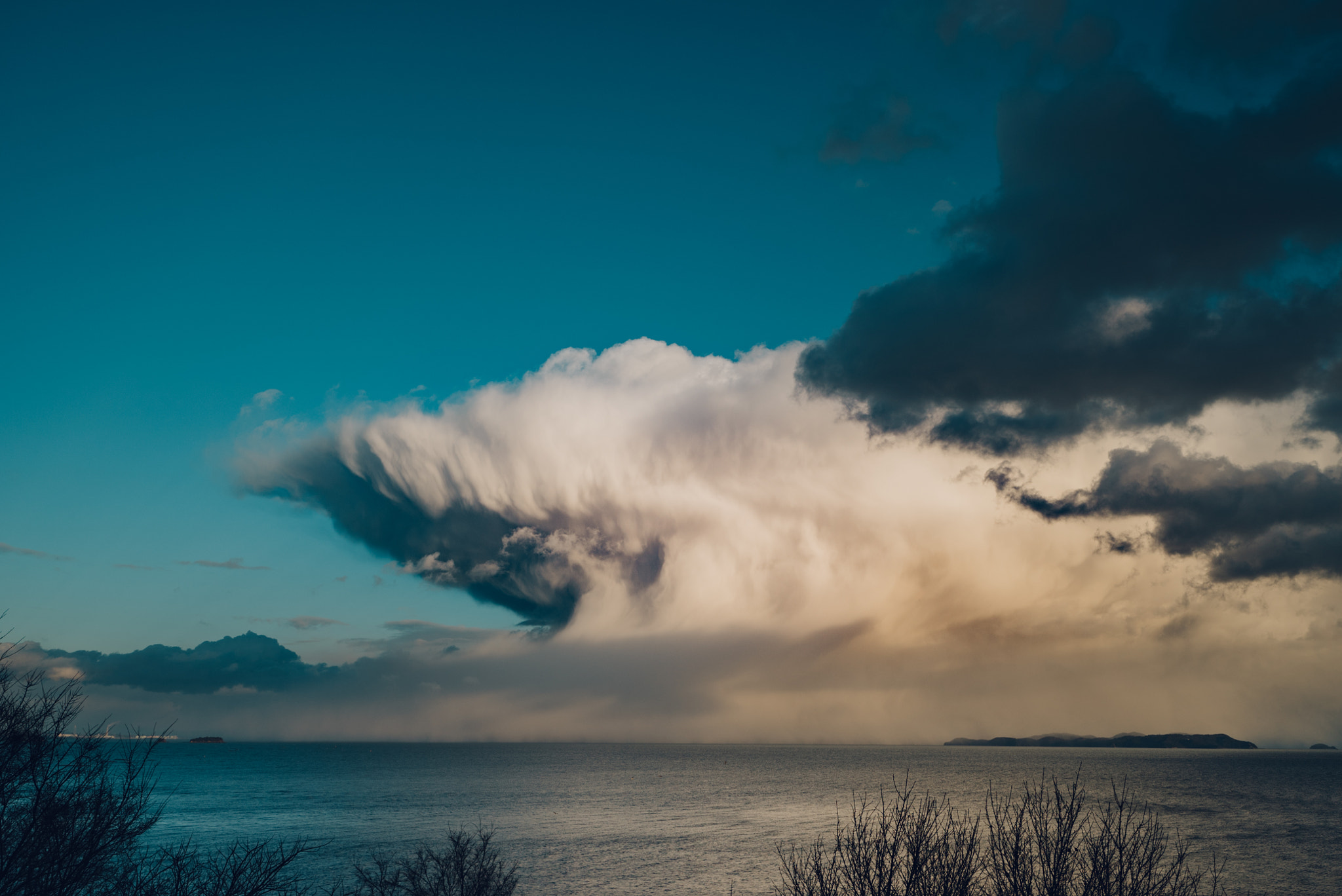 Sony a7S sample photo. 雪雲 snow cloud photography