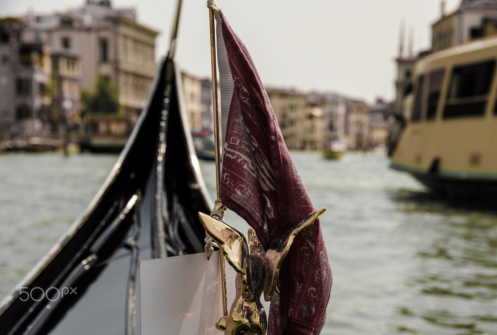 Nikon PC-E Nikkor 24mm F3.5D ED Tilt-Shift sample photo. Gondola ride in venice photography