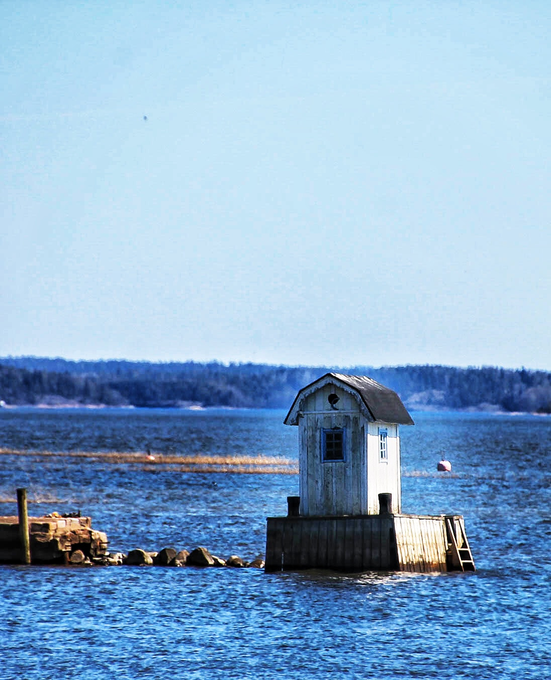 Canon EOS 1100D (EOS Rebel T3 / EOS Kiss X50) sample photo. Little house in the sea photography