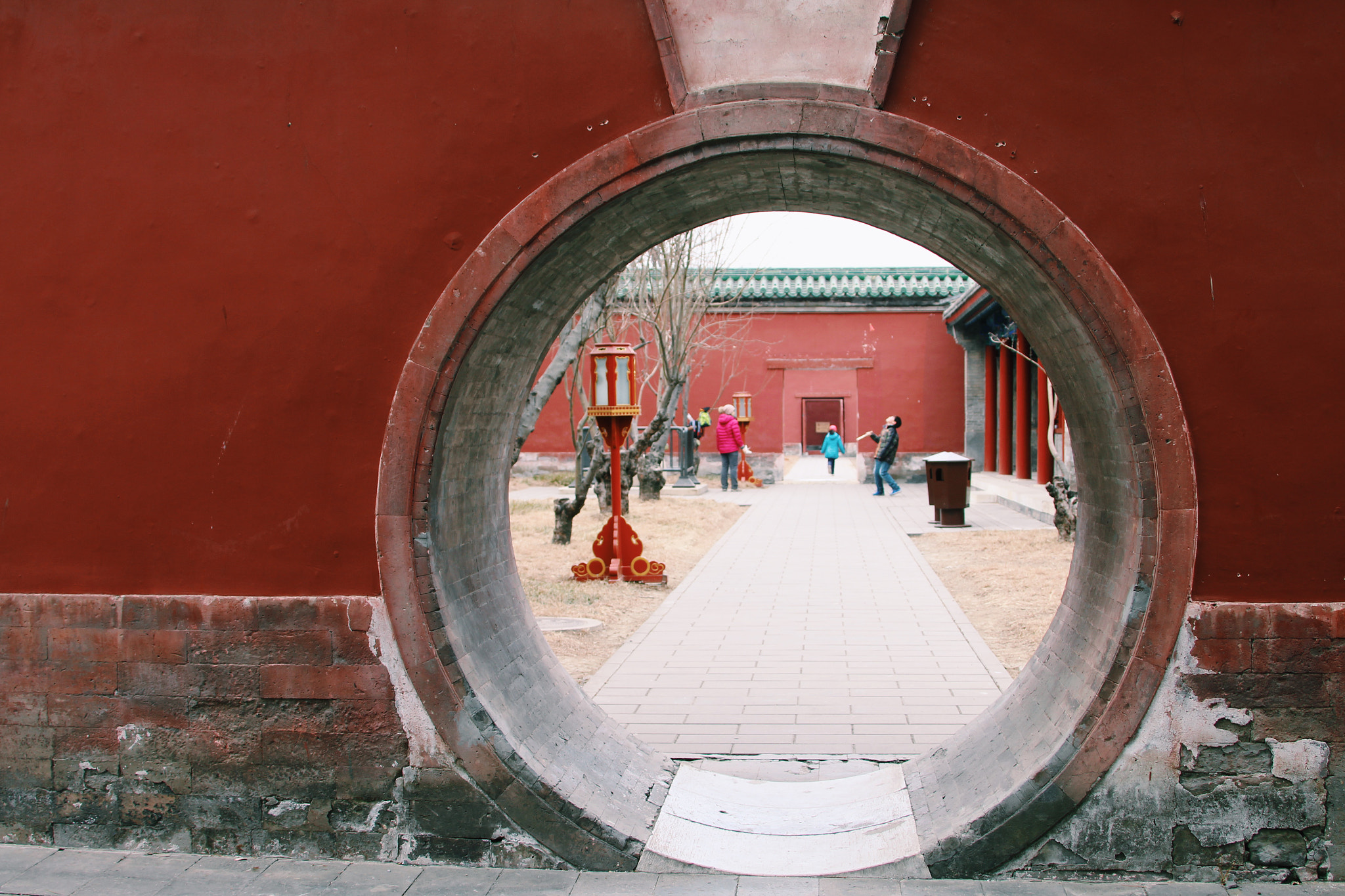 Canon EF 28-300mm F3.5-5.6L IS USM sample photo. Shot in temple of heaven. through the round door u can see a family were playing ping pong. photography