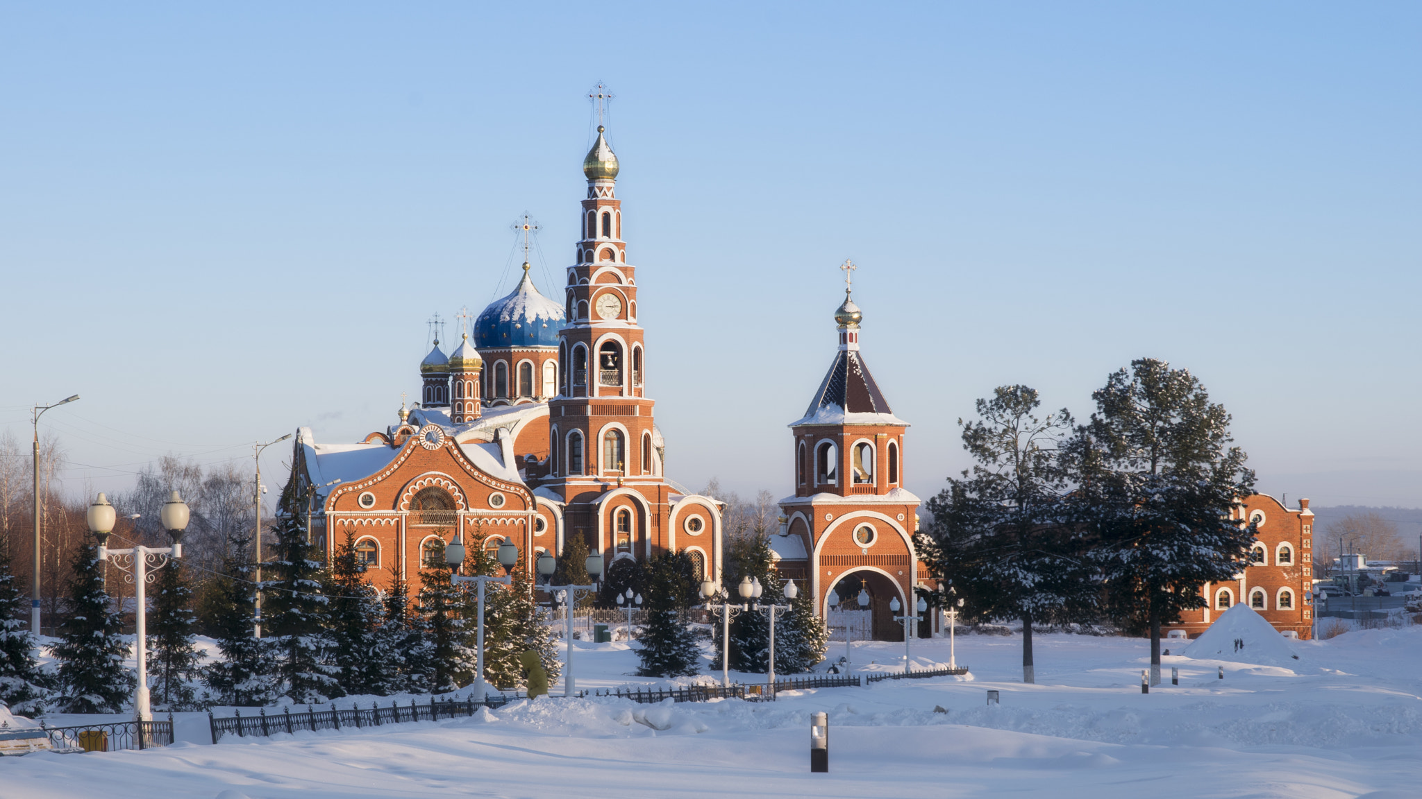 Sigma 17-70mm F2.8-4 DC Macro OS HSM | C sample photo. Sundown over cathedral photography