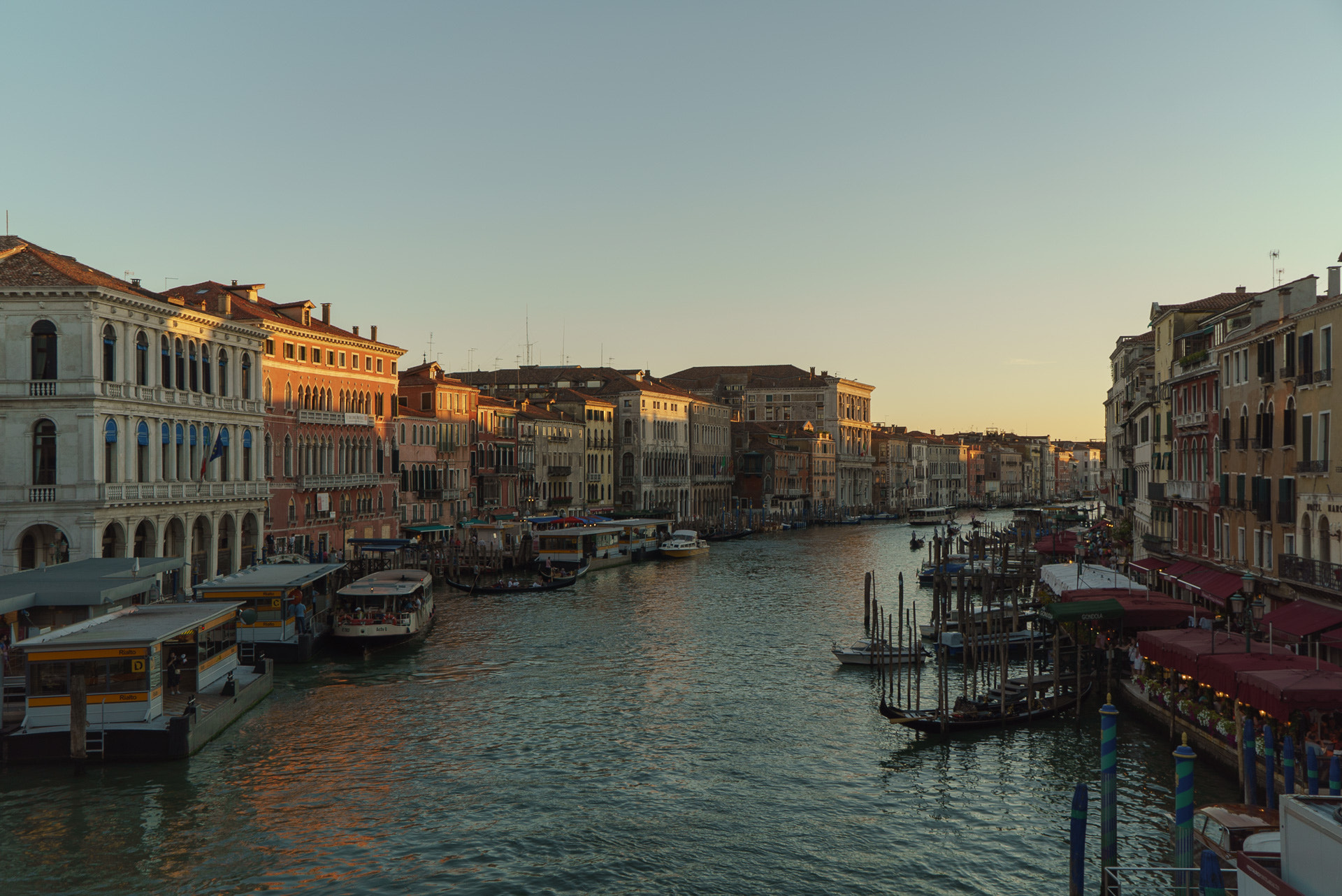Sony a7S + Sony Vario Tessar T* FE 24-70mm F4 ZA OSS sample photo. Dsc photography