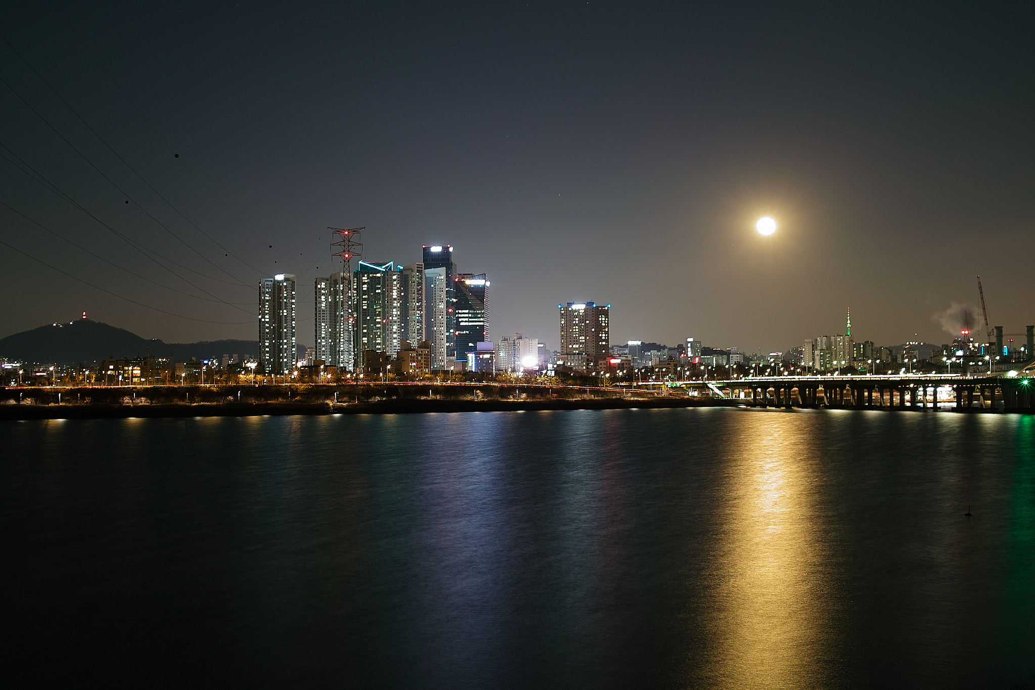 Sigma DP2 sample photo. Night in seoul photography