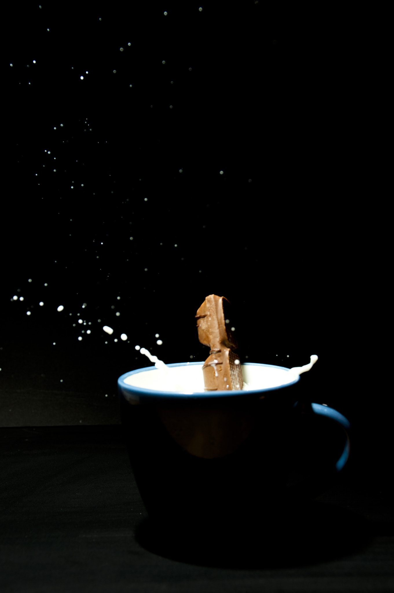 Nikon D5000 sample photo. Relaxing cup of milk photography