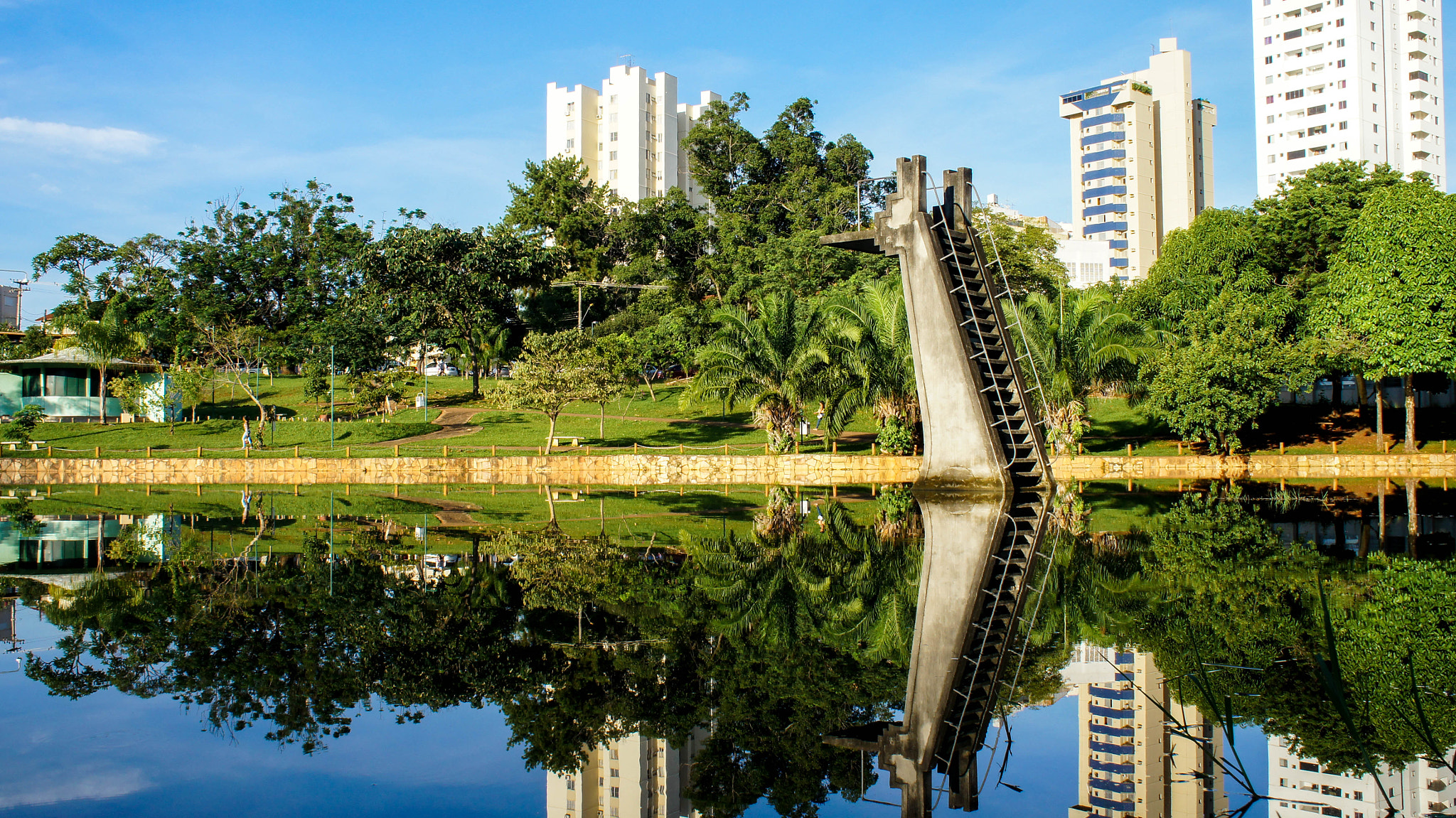 Sony Alpha NEX-C3 sample photo. Espelho d'agua  photography