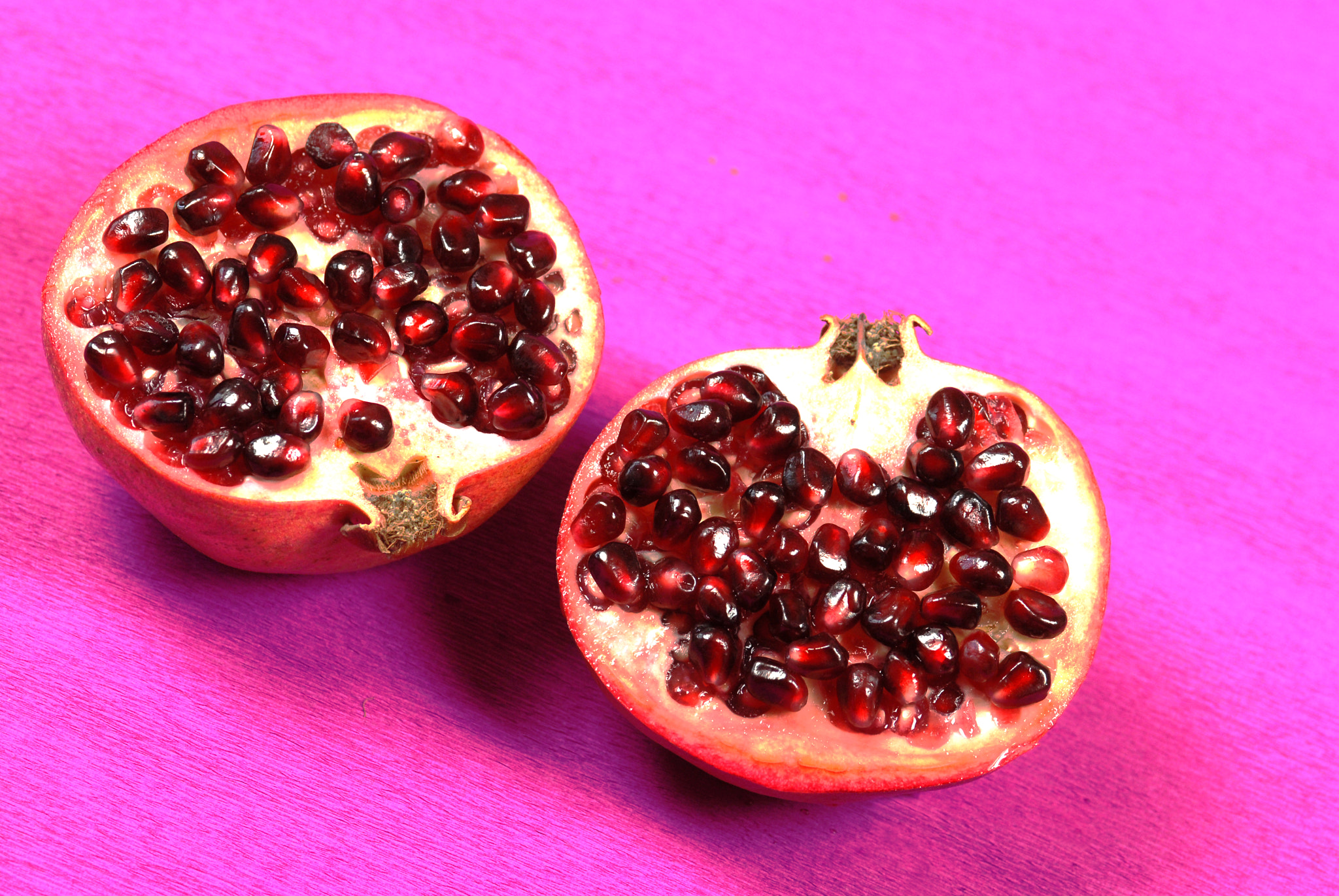 Nikon AF-S Micro-Nikkor 105mm F2.8G IF-ED VR sample photo. Close -up of pomegranadte photography