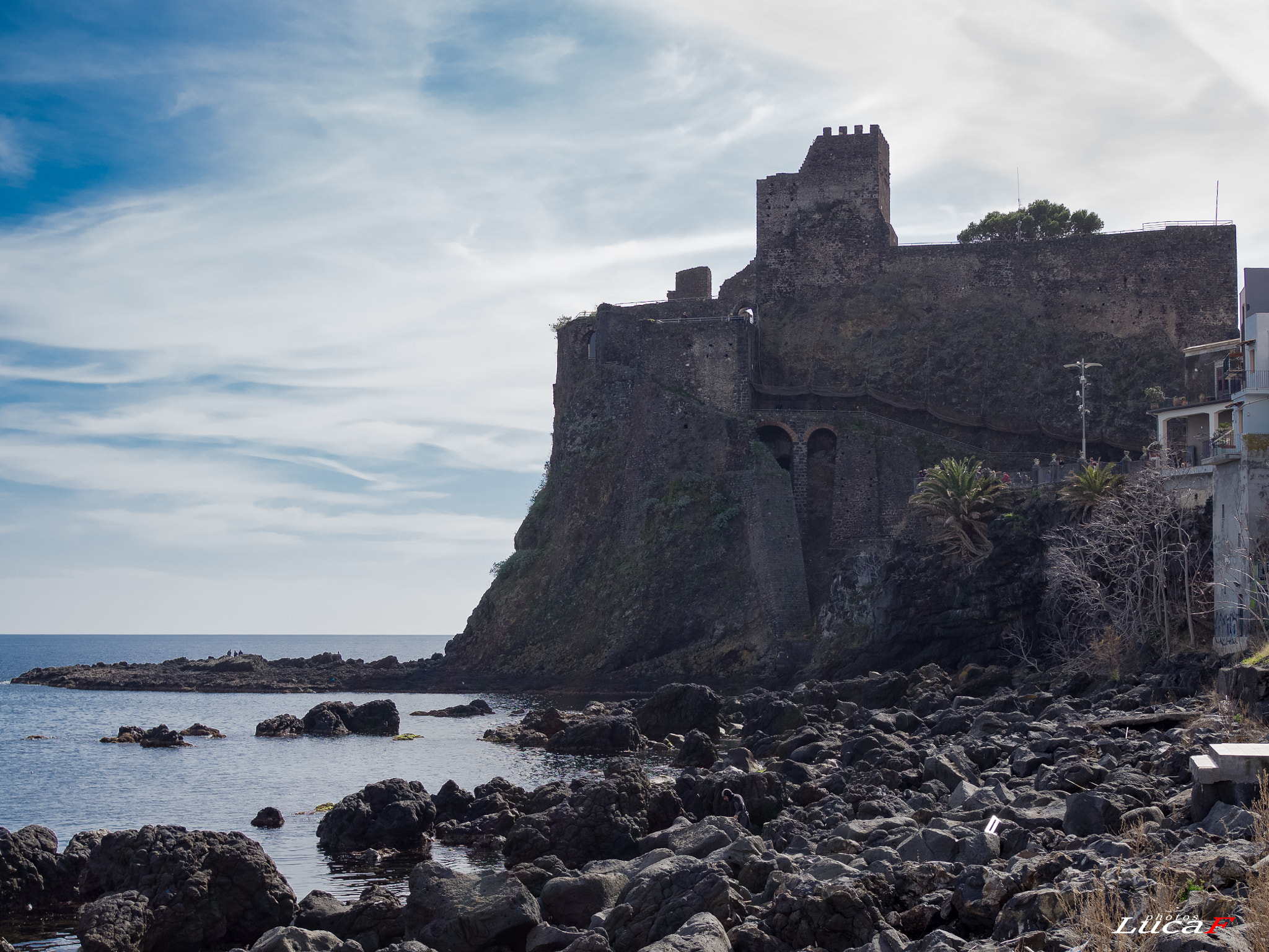 Olympus OM-D E-M10 II + Olympus M.Zuiko Digital 25mm F1.8 sample photo. Castle of "acicastello" photography