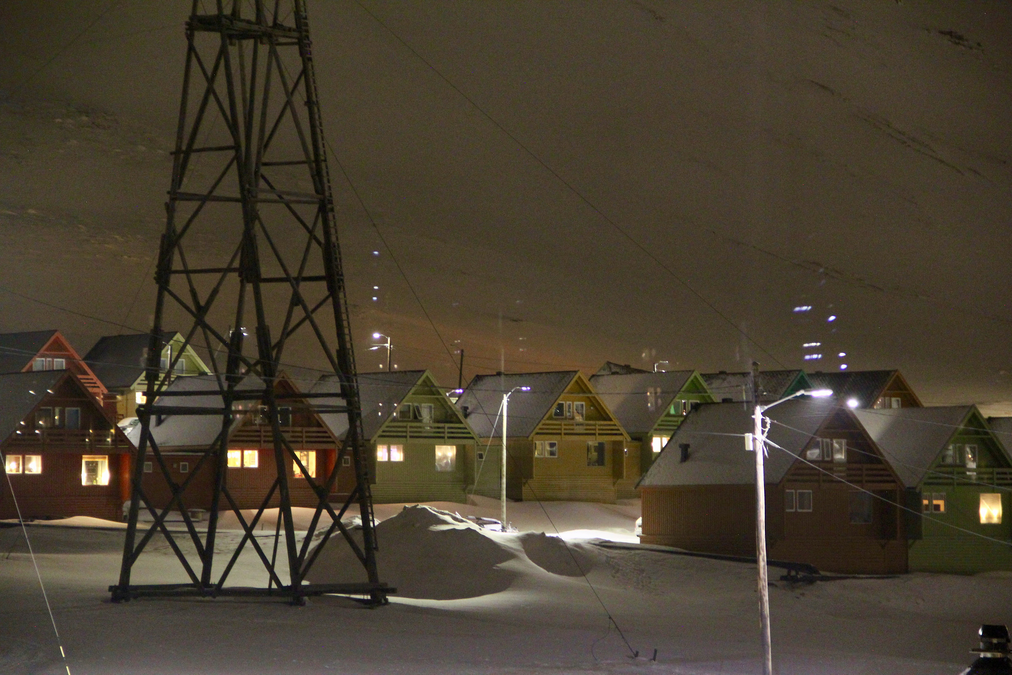 Canon EF-S 18-135mm F3.5-5.6 IS sample photo. Longyearbyen photography