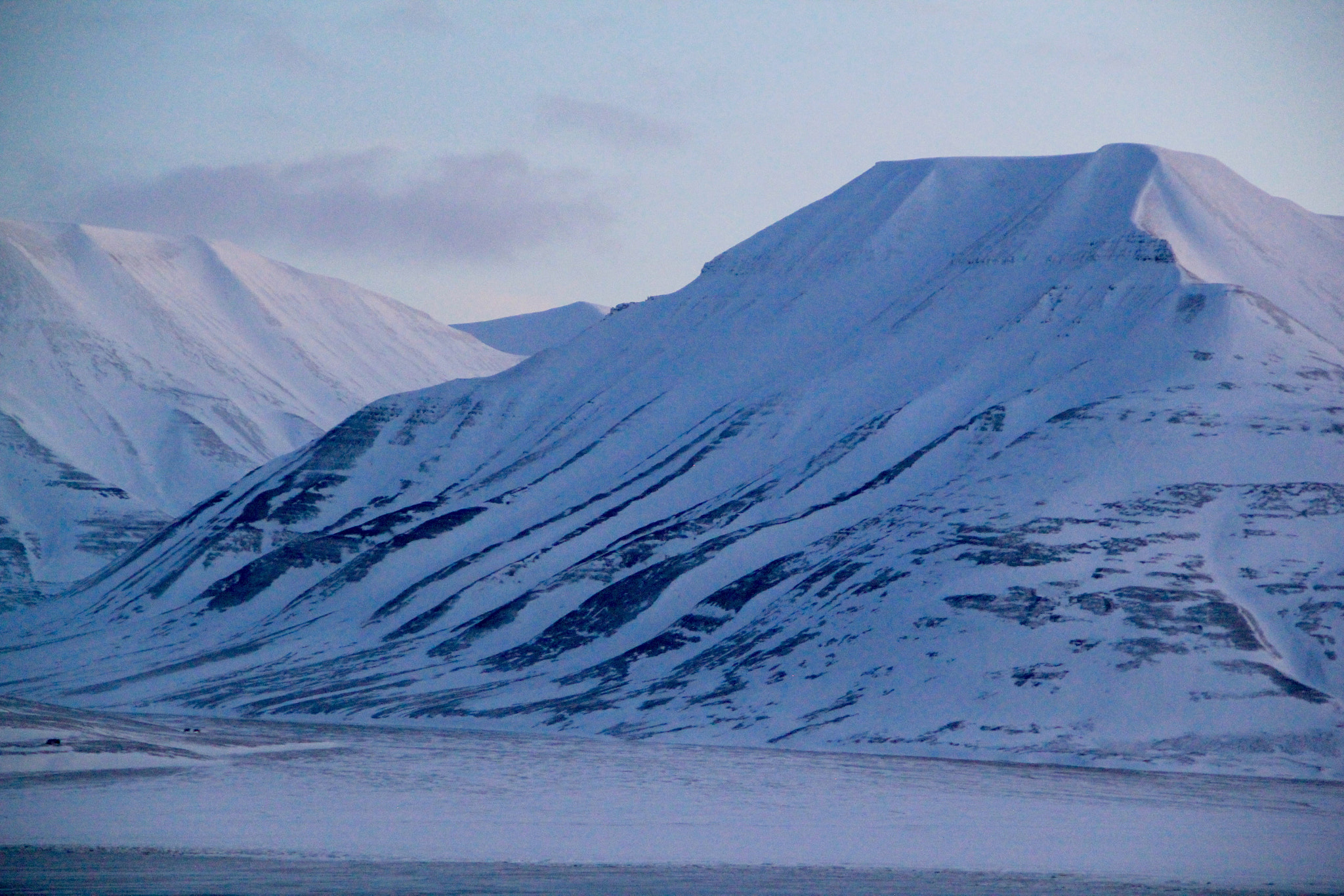 Canon EF-S 18-135mm F3.5-5.6 IS sample photo. Longyearbyen photography