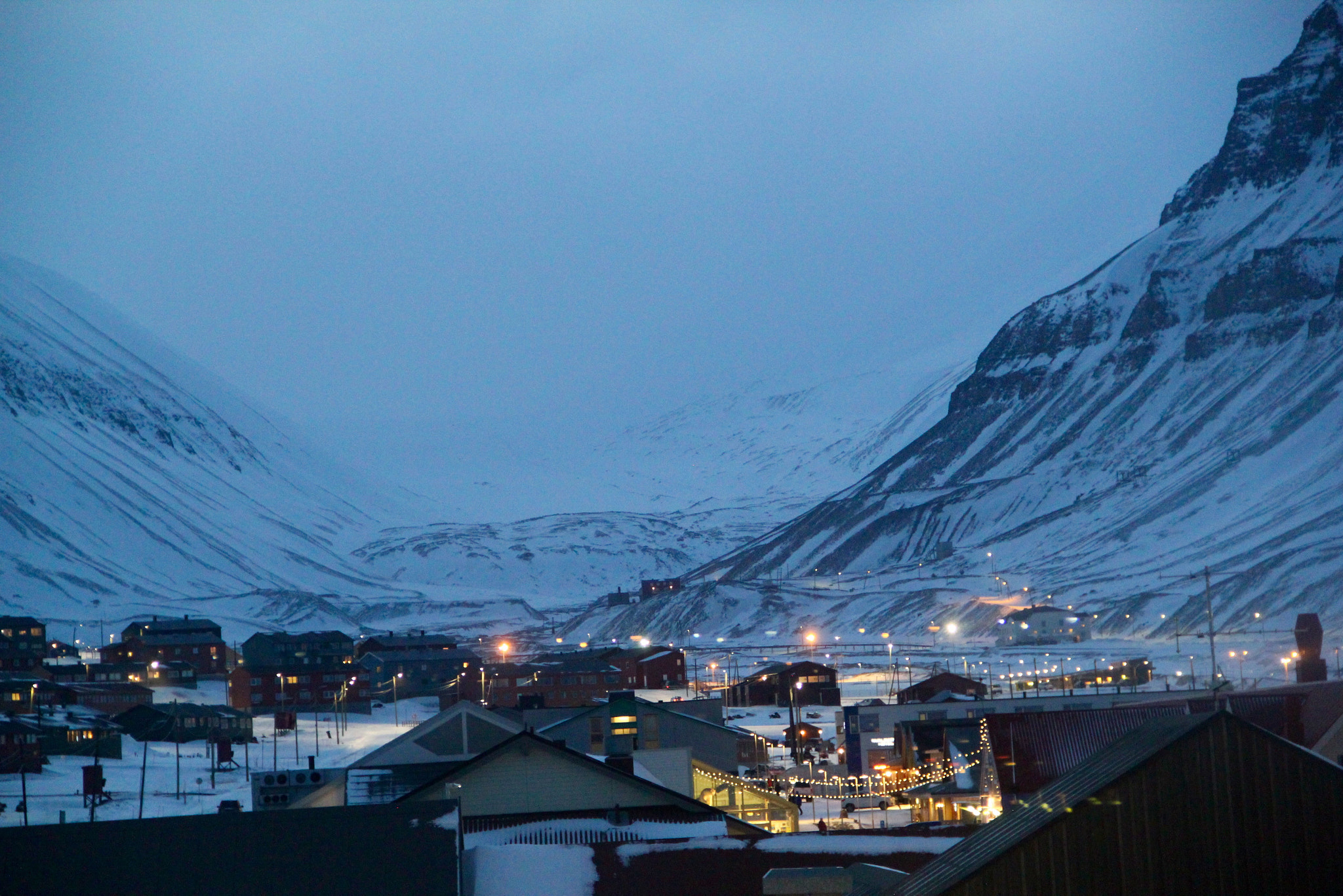 Canon EF-S 18-135mm F3.5-5.6 IS sample photo. Longyearbyen photography
