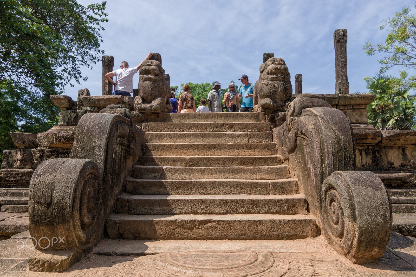 Samsung/Schneider D-XENON 12-24mm F4 ED AL [IF] sample photo. Tourists in sri lanka photography