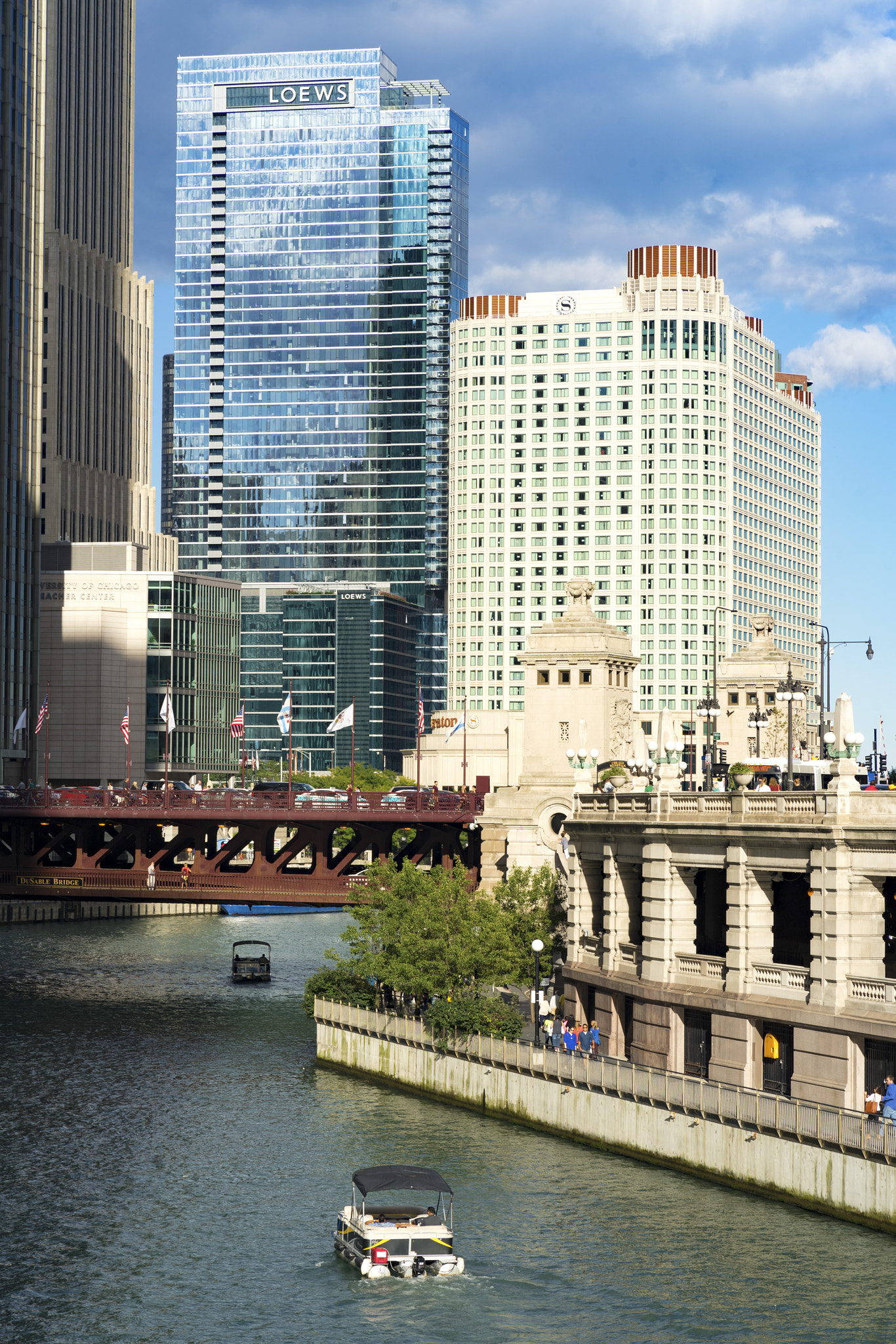 ZEISS Batis 85mm F1.8 sample photo. Chicago river skyline photography