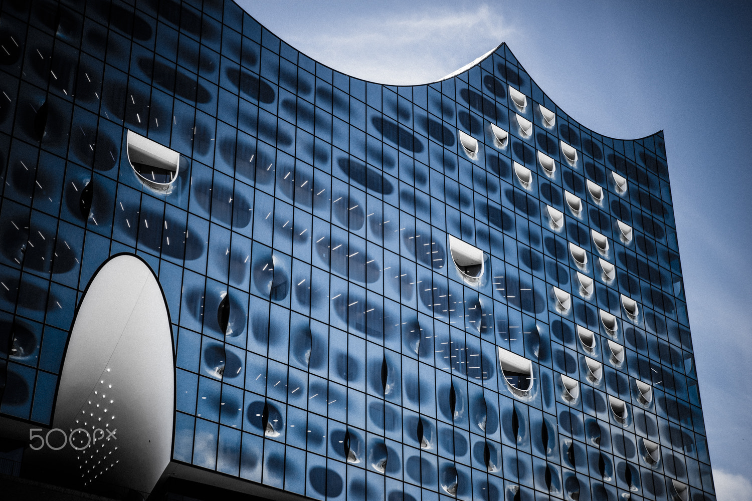 Sony a7 + Tamron 18-270mm F3.5-6.3 Di II PZD sample photo. Elbphilharmonie photography