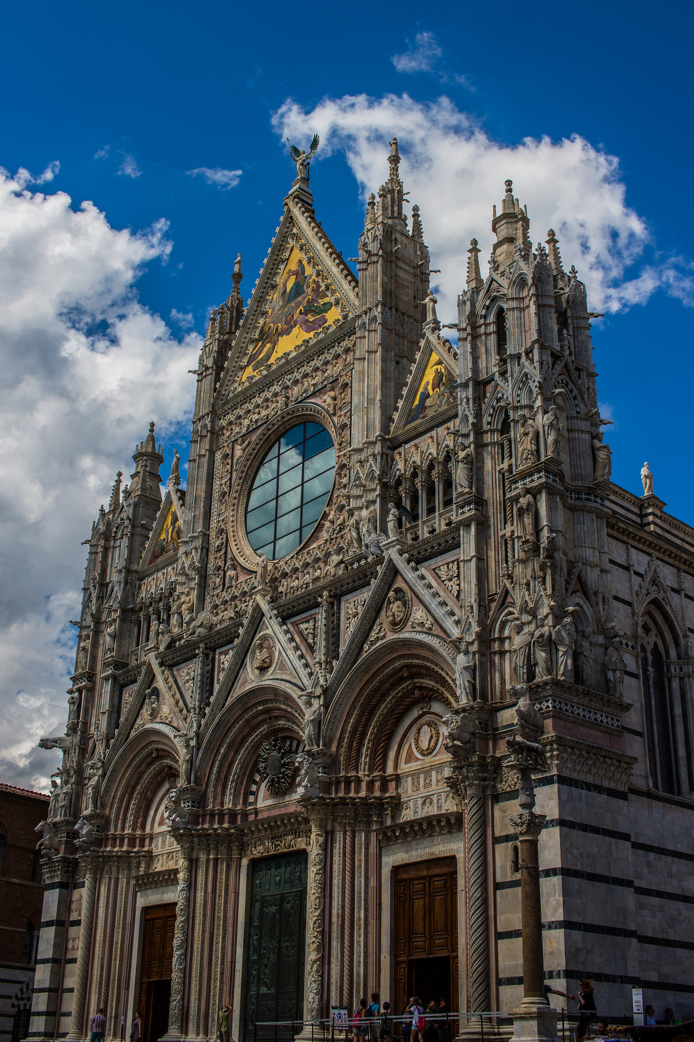 Canon EF-S 24mm F2.8 STM sample photo. Duomo di siena photography