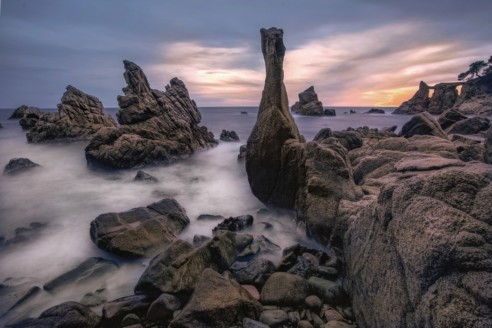 Sony a7R II + Sony Vario-Tessar T* FE 16-35mm F4 ZA OSS sample photo. Surreal shore photography