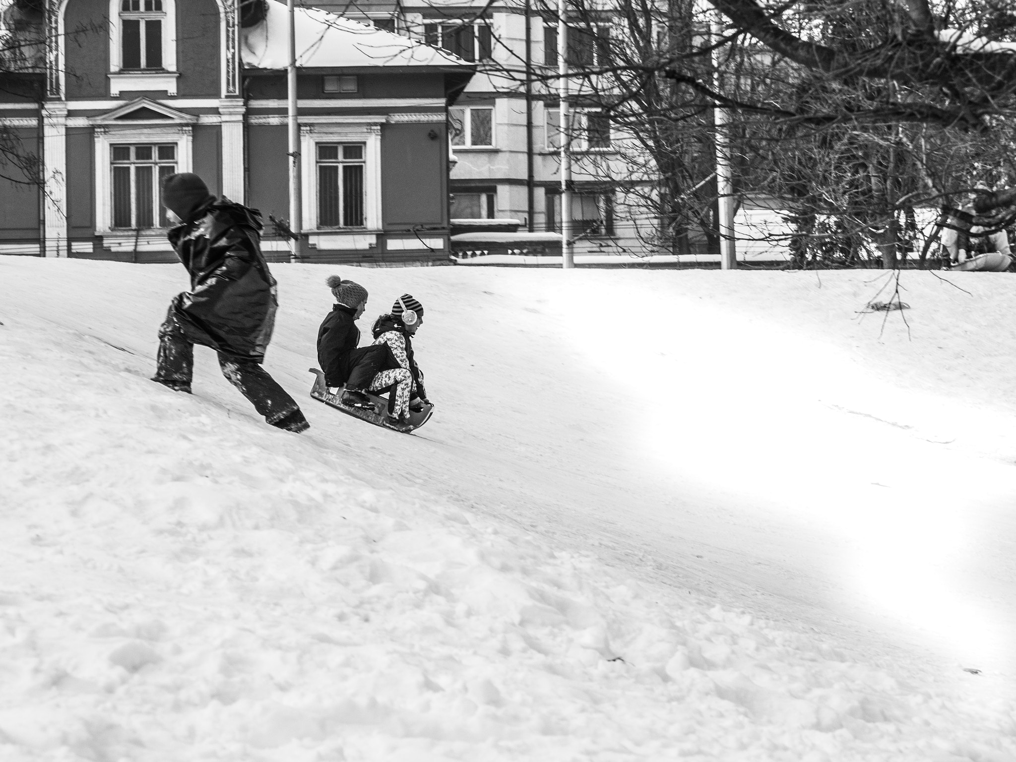 Olympus OM-D E-M5 II sample photo. Children play in the snow photography