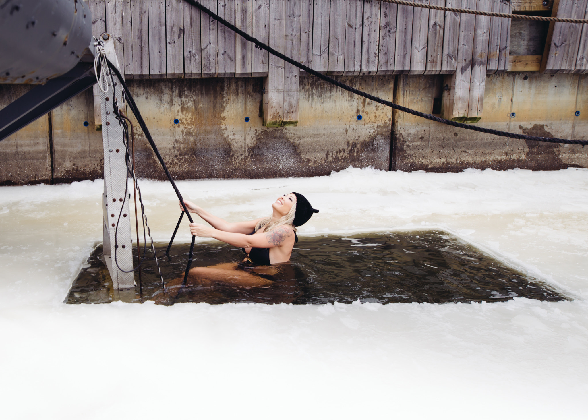 Canon EOS 6D + Sigma 20mm F1.4 DG HSM Art sample photo. Winter swim photography