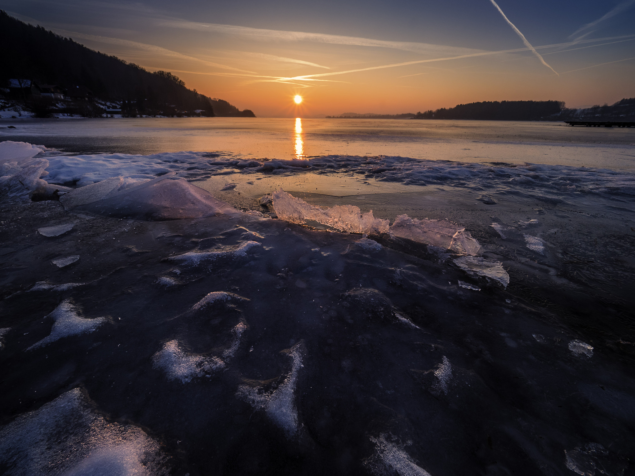 Olympus OM-D E-M1 + Olympus M.Zuiko Digital ED 7-14mm F2.8 PRO sample photo. Frozen lake photography