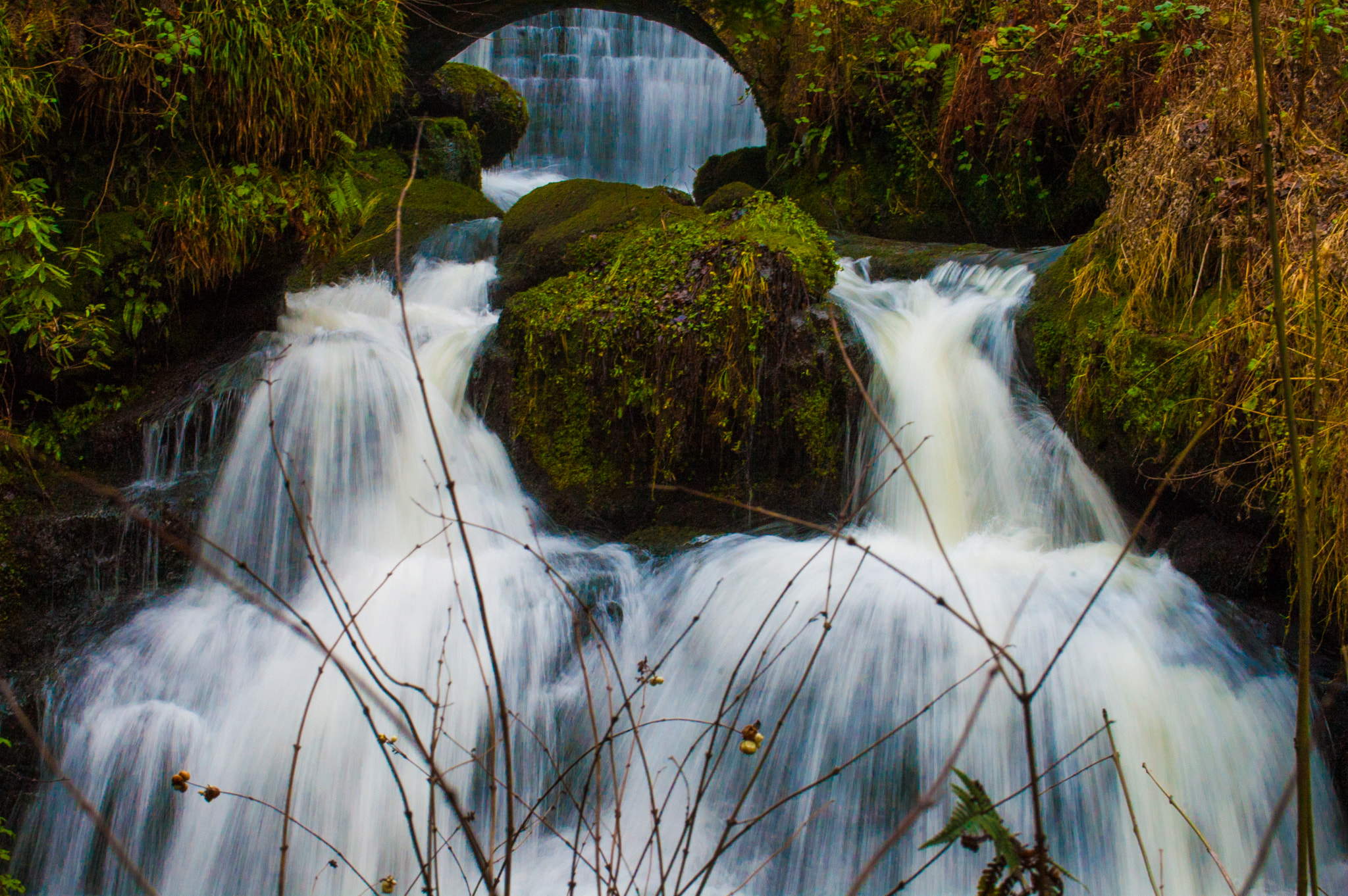 Nikon D70s sample photo. Waterfalls from rouken glen's park. photography