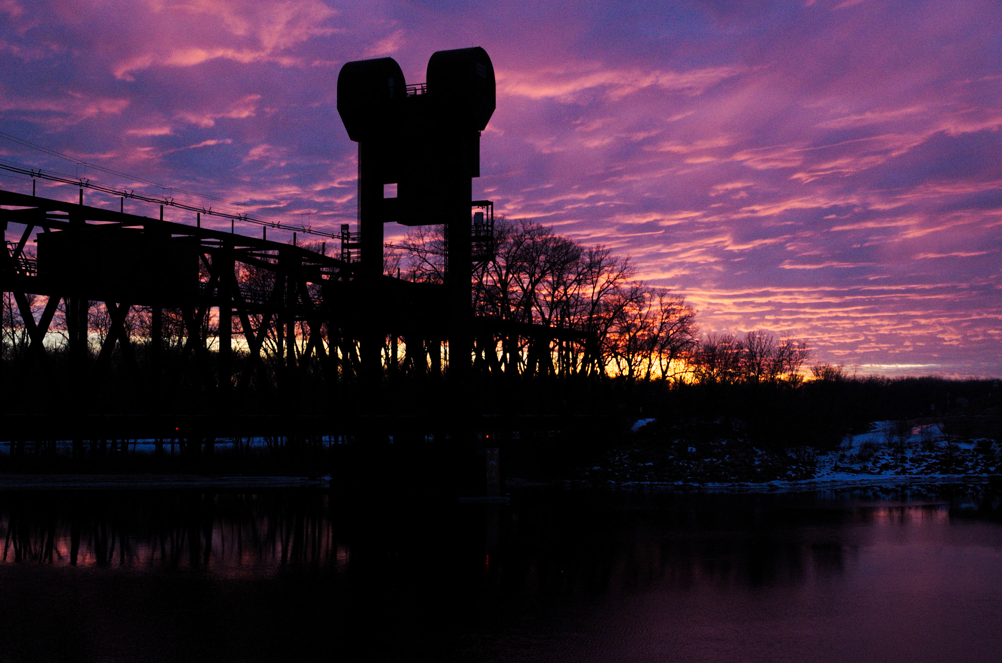 Nikon D50 + AF Zoom-Nikkor 35-70mm f/3.3-4.5 sample photo. Sundown bridge photography