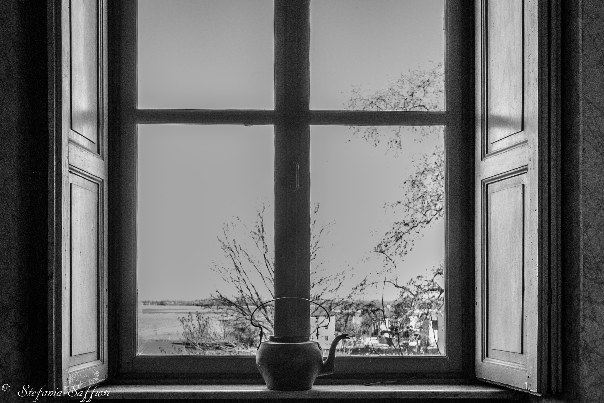 Canon EOS 1100D (EOS Rebel T3 / EOS Kiss X50) sample photo. Window photography
