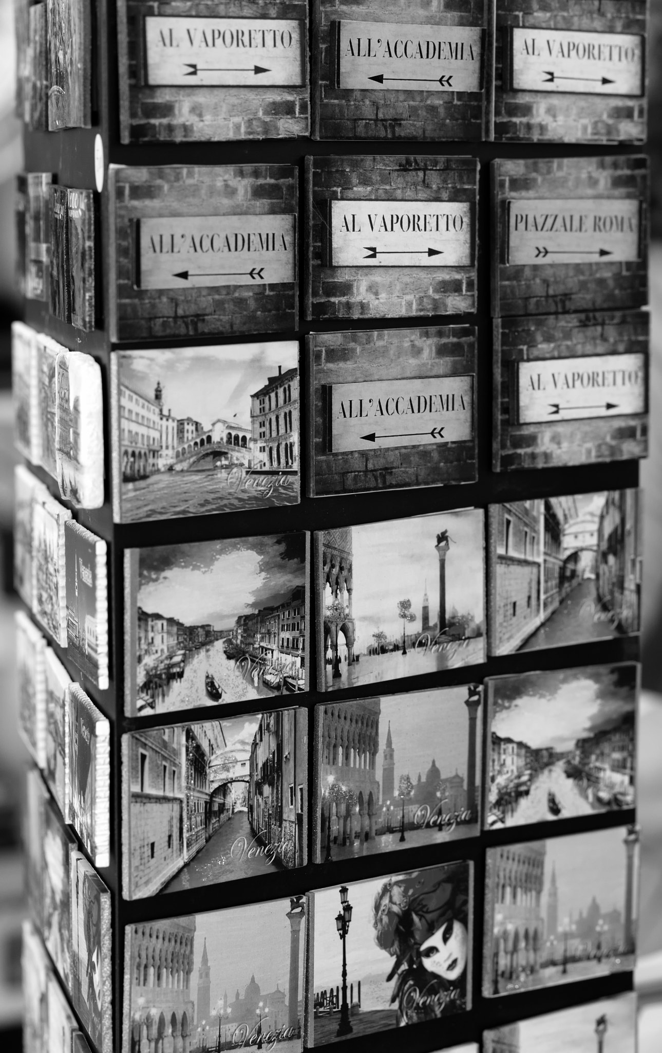 Canon EOS 5DS + Canon EF 100mm F2.8L Macro IS USM sample photo. Souvenirs of venice (b&w) photography