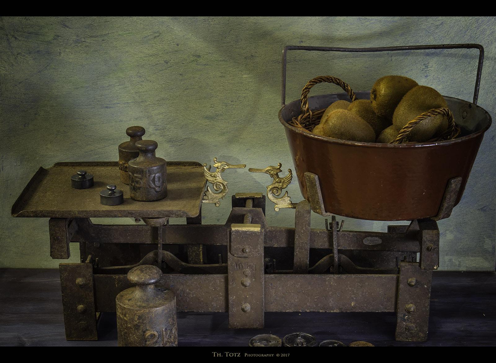 LUMIX G VARIO 14-42/F3.5-5.6 II sample photo. Old scales photography