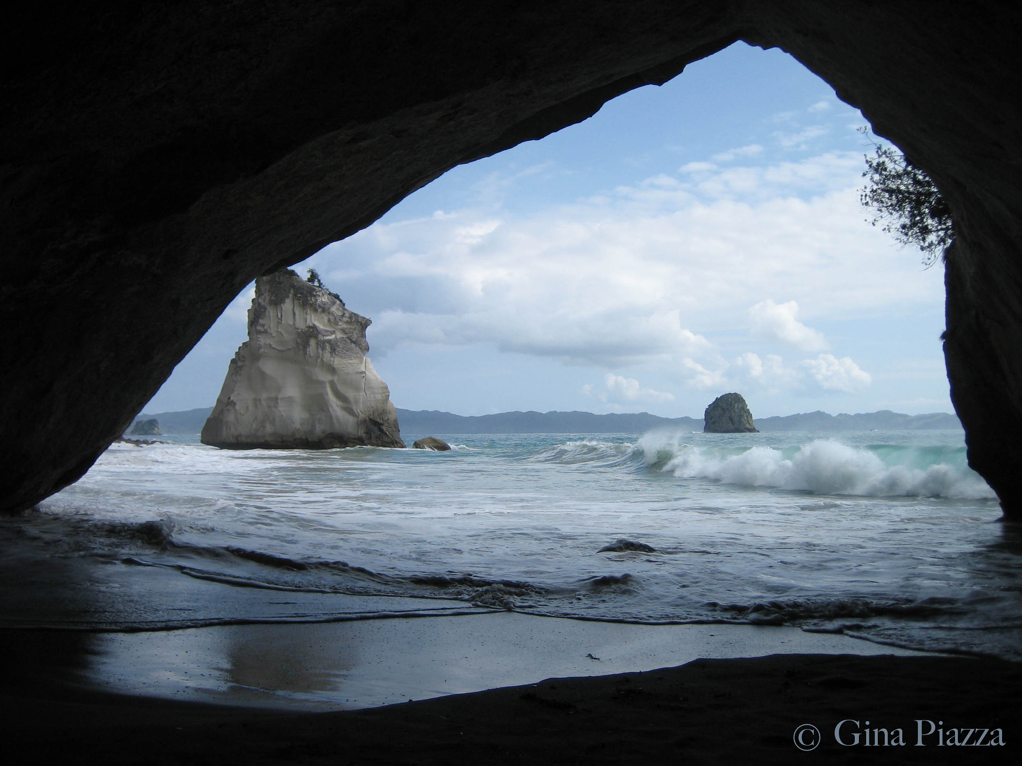 Canon IXY DIGITAL 55 sample photo. Ocean cave photography