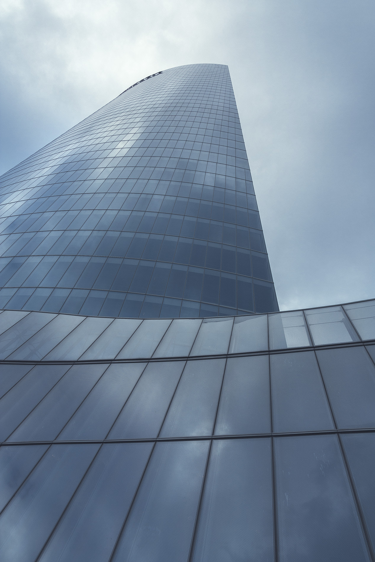 Canon EF-S 17-55mm F2.8 IS USM sample photo. Torre iberdrola photography