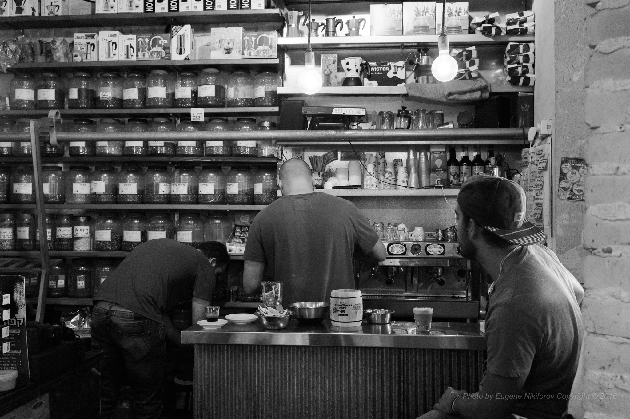 Leica M9 + Leica Summilux-M 35mm F1.4 ASPH sample photo. Coffeeshop, shuk-ha carmel, tel aviv photography