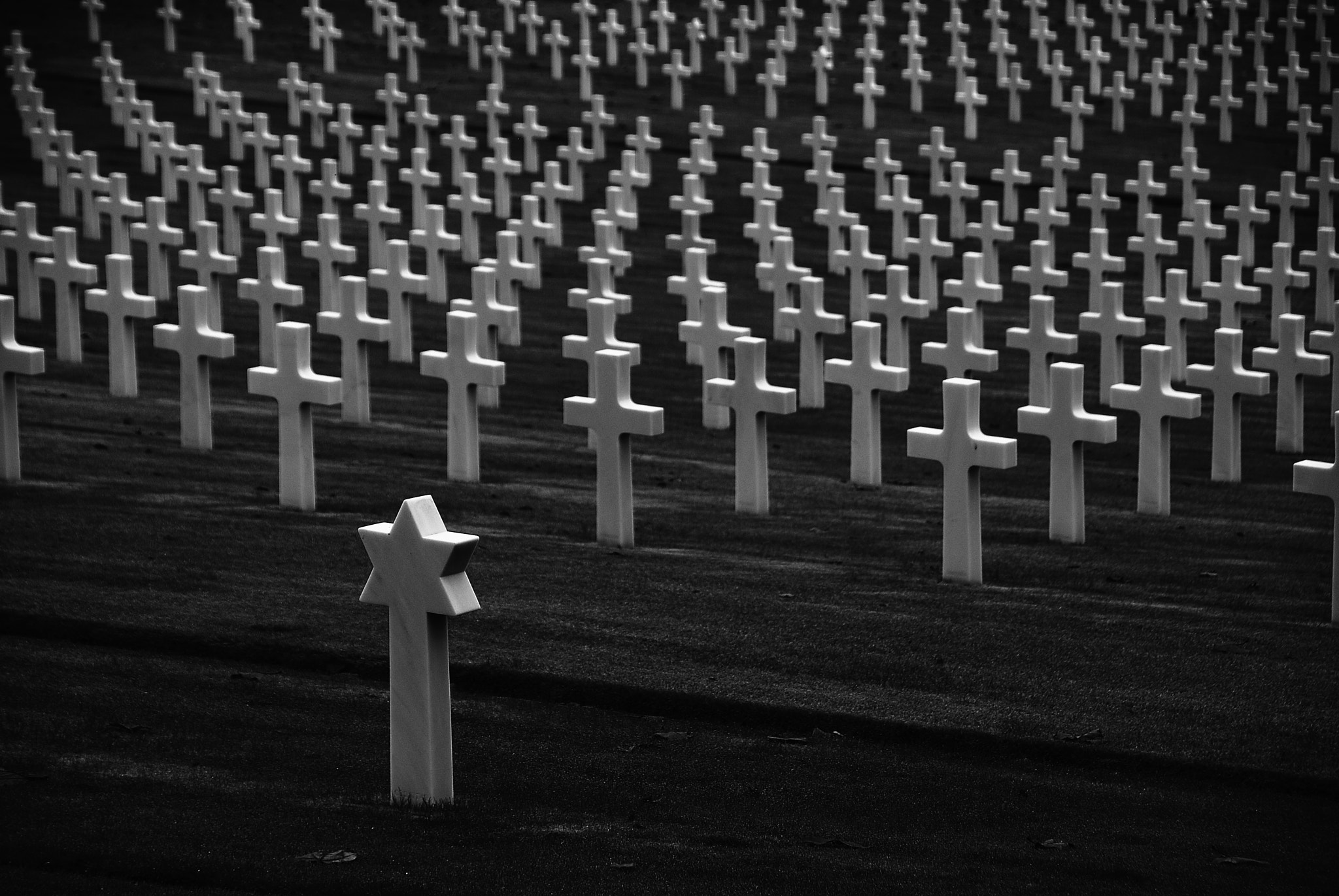Nikon D80 + Tamron AF 18-270mm F3.5-6.3 Di II VC LD Aspherical (IF) MACRO sample photo. Military cementary photography