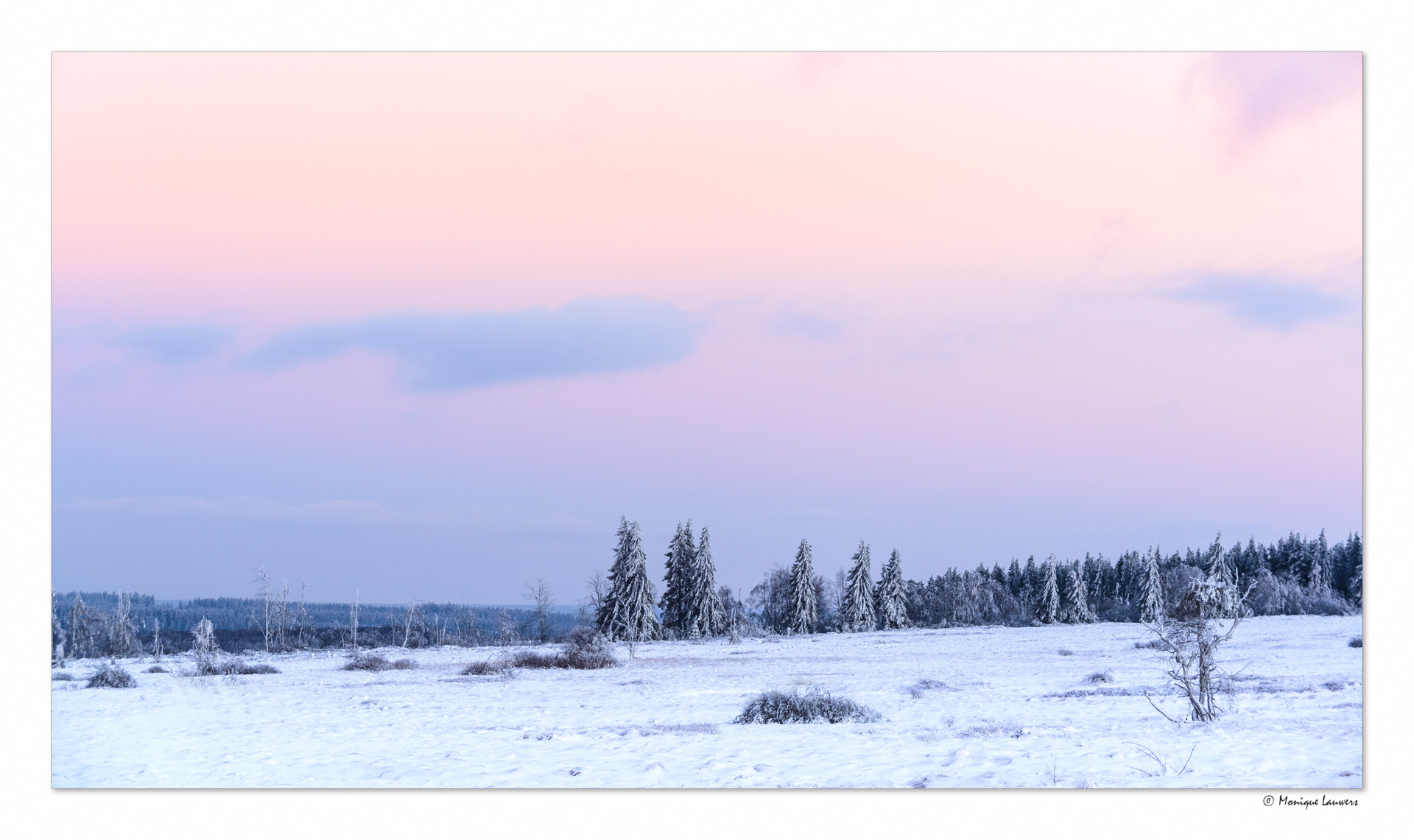 Nikon D600 + Nikon AF-S Nikkor 80-400mm F4.5-5.6G ED VR sample photo. Sunset in a beautiful winter landscape photography