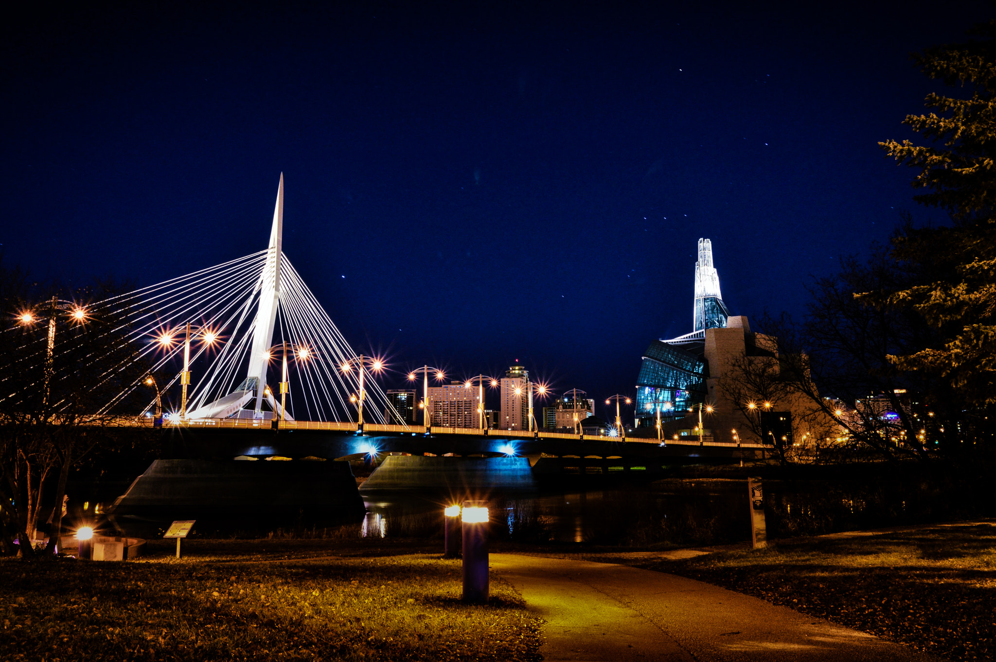 Nikon D3200 + Sigma 18-200mm F3.5-6.3 DC sample photo. Pathway to the river photography