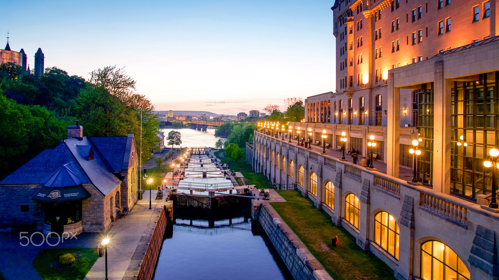 Sony a6300 + Sony Vario-Tessar T* E 16-70mm F4 ZA OSS sample photo. Rideau canal in ottawa photography