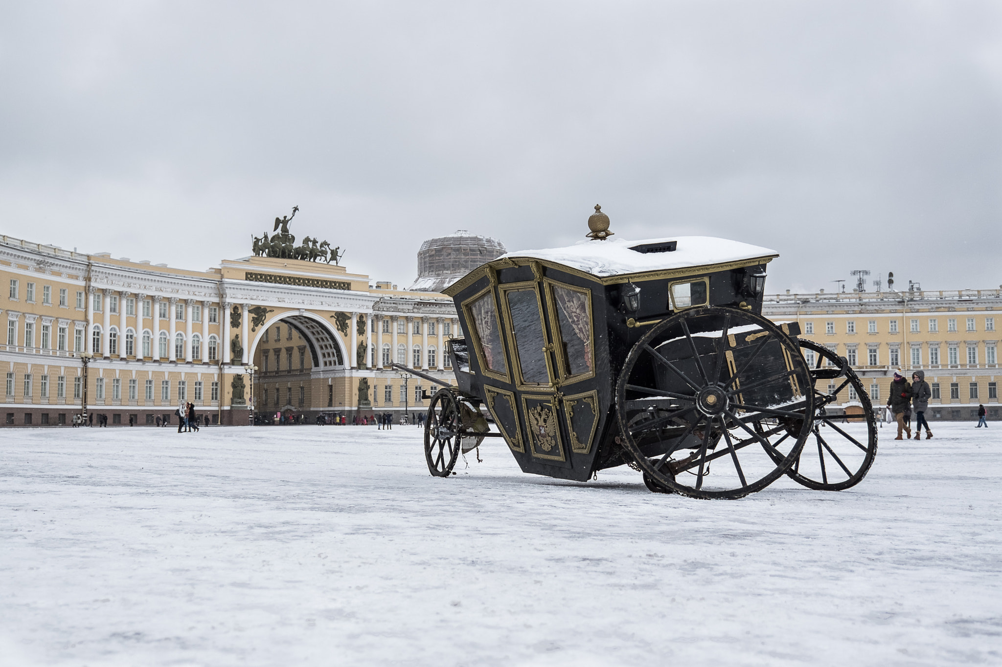 Fujifilm X-T10 + Fujifilm XF 16-55mm F2.8 R LM WR sample photo. Palace square in winter photography