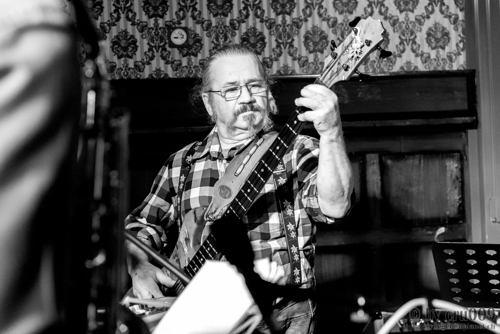 Nikon AF-S Nikkor 24-70mm F2.8E ED VR sample photo. Jam session alpnach: mr. bass man i photography