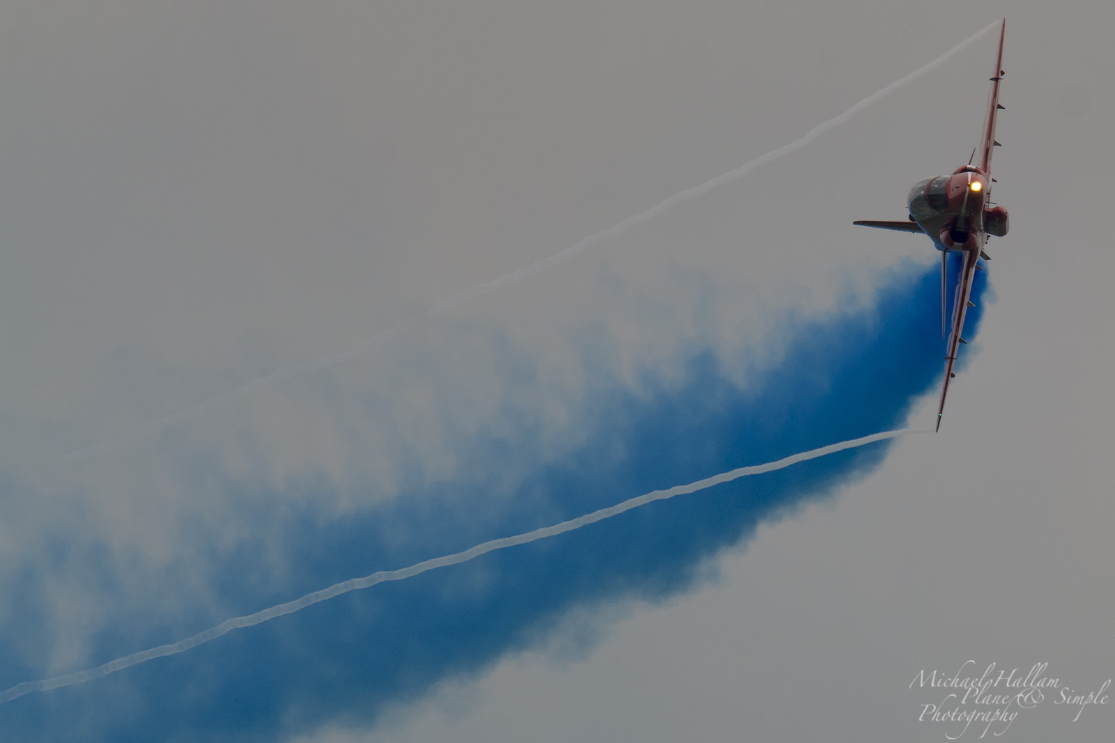 Sigma 150-600mm F5-6.3 DG OS HSM | S sample photo. Red arrows, syncro coming round in carrousel photography