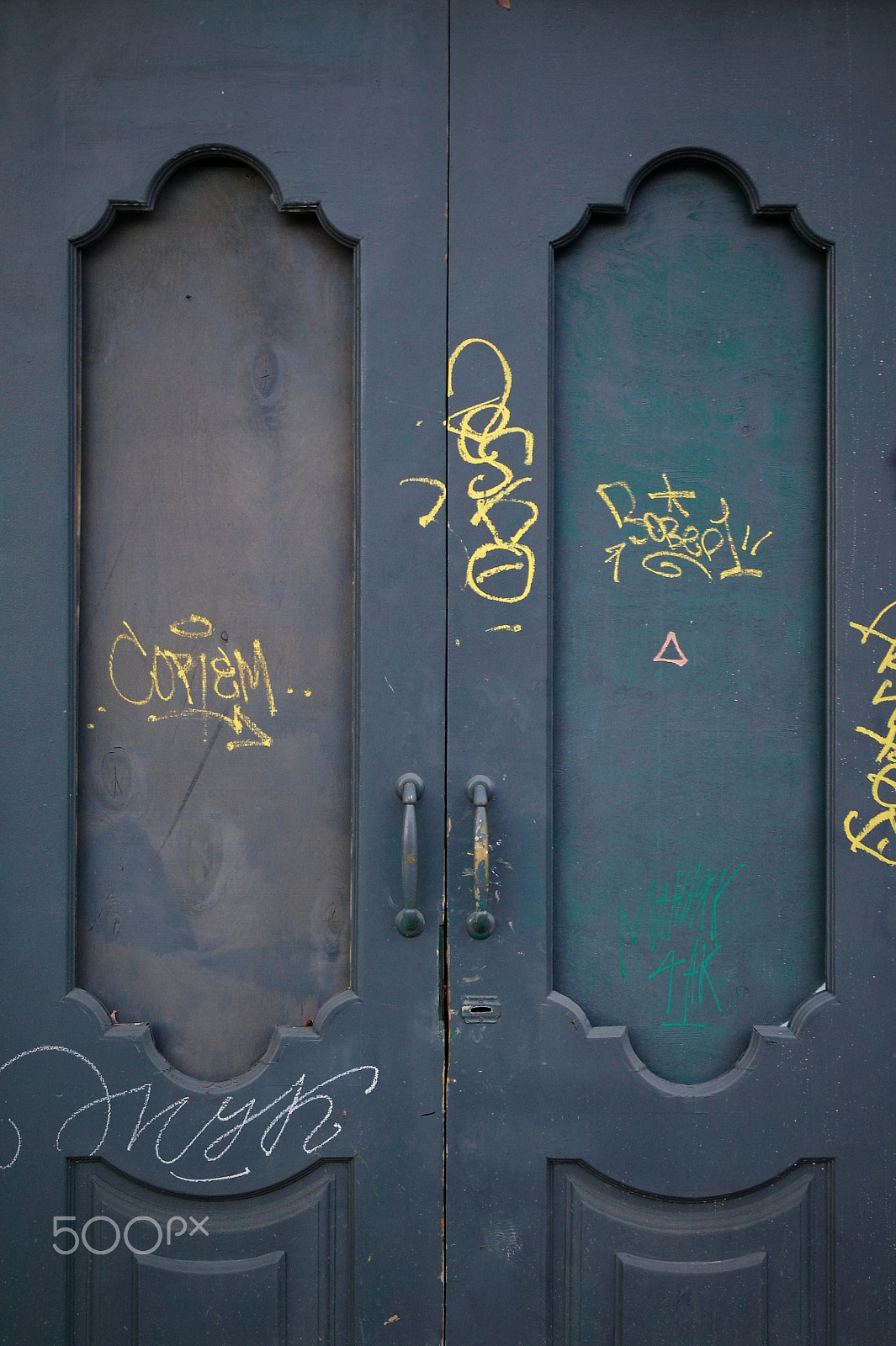 Samsung NX100 sample photo. Door photography