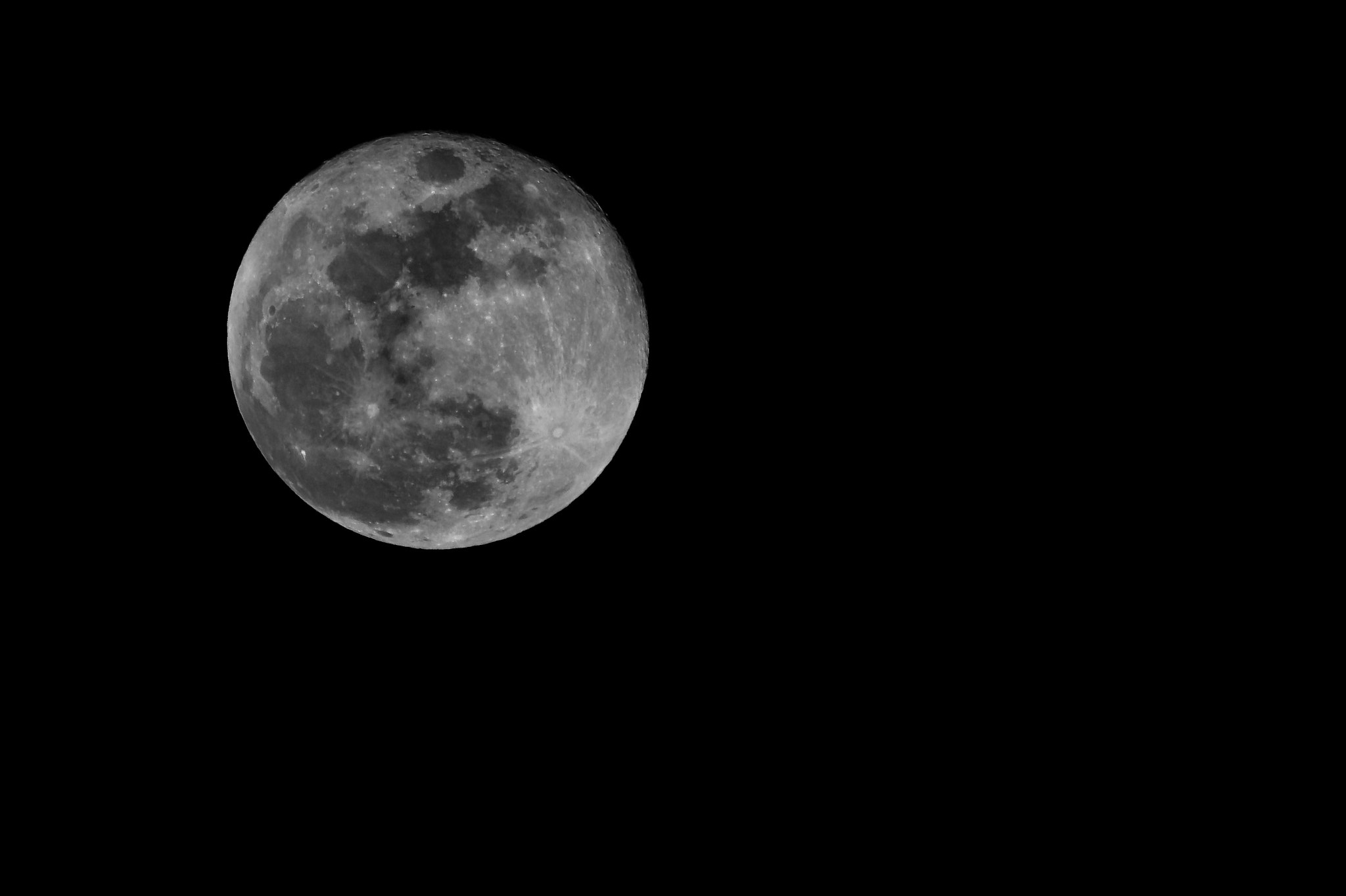 150-600mm F5-6.3 DG OS HSM | Contemporary 015 sample photo. Mond photography