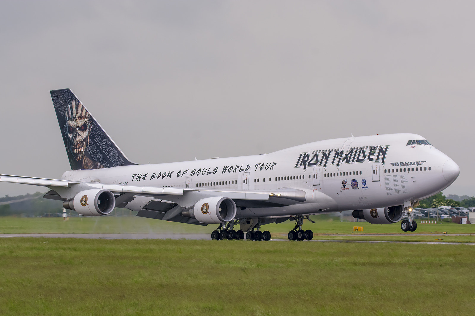 Nikon D7100 sample photo. Iron maiden arriving into ema on ed force one for download photography