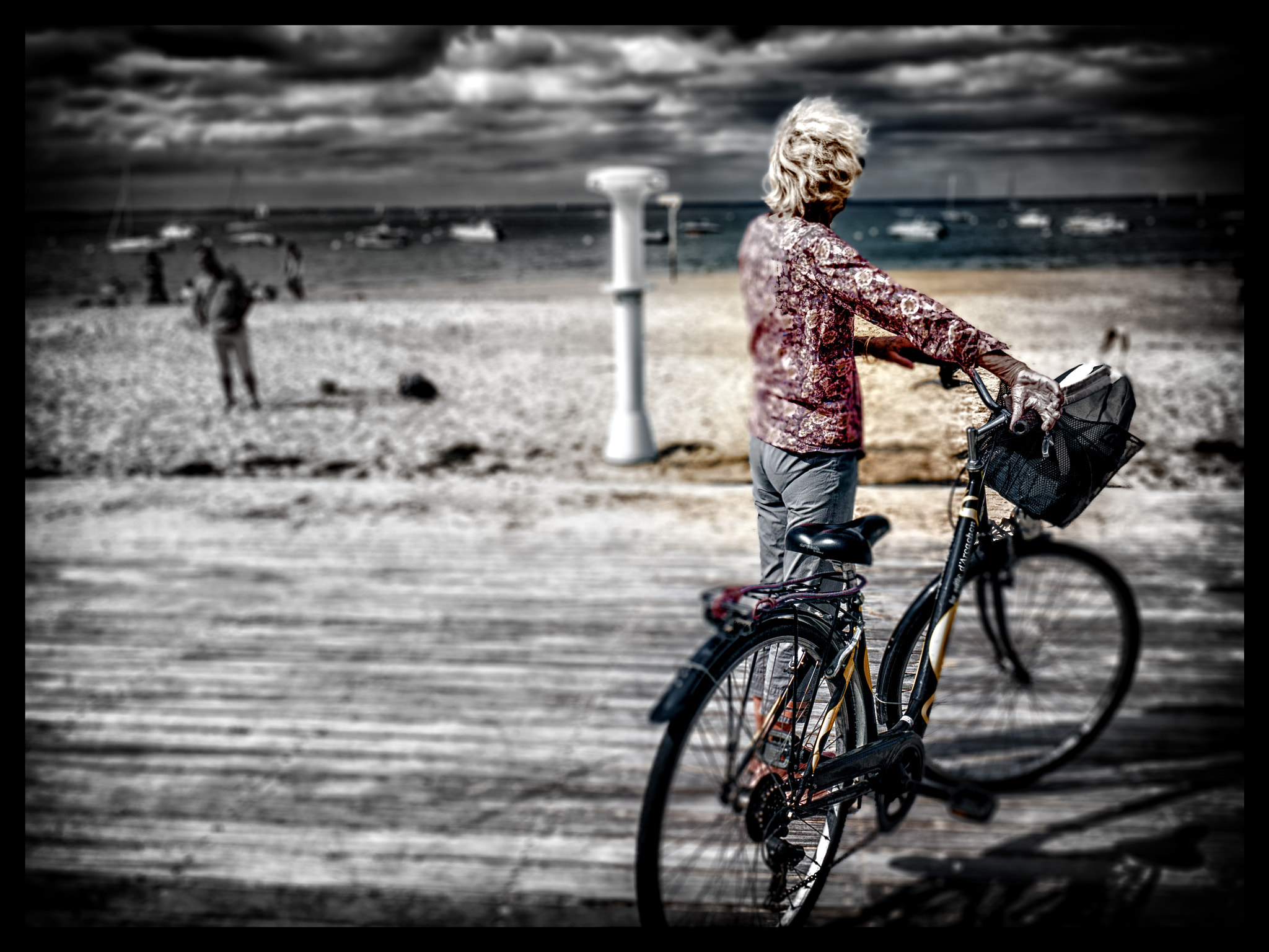 Panasonic Lumix DMC-G1 sample photo. On the beach photography