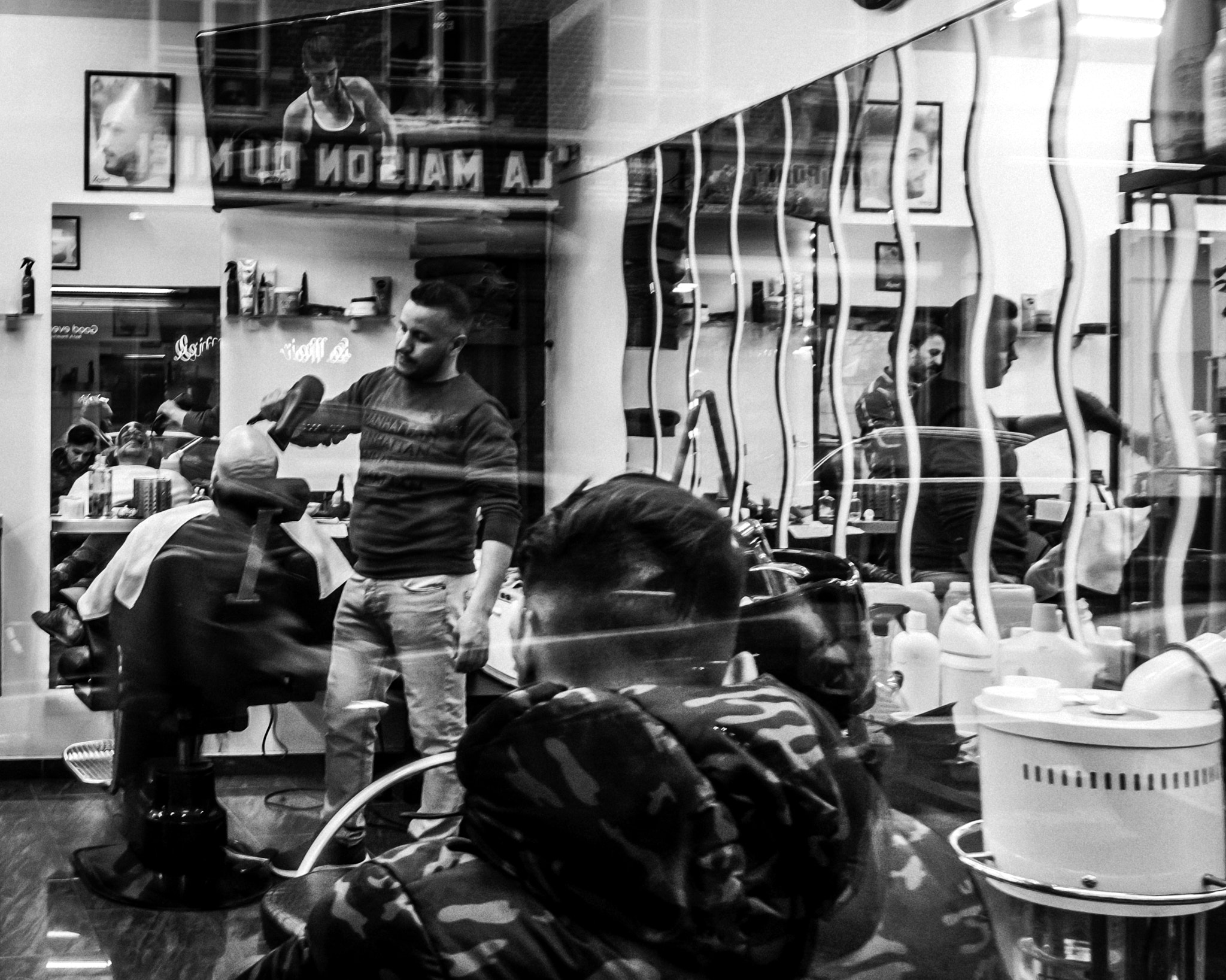 Fujifilm X-T10 + Fujifilm XF 18mm F2 R sample photo. Barber shop photography