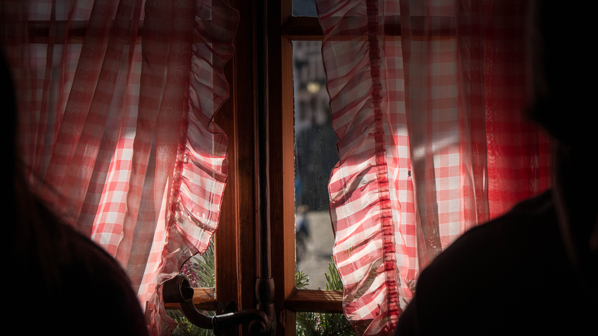 Panasonic Lumix DMC-G7 sample photo. Old traditionnal curtains photography