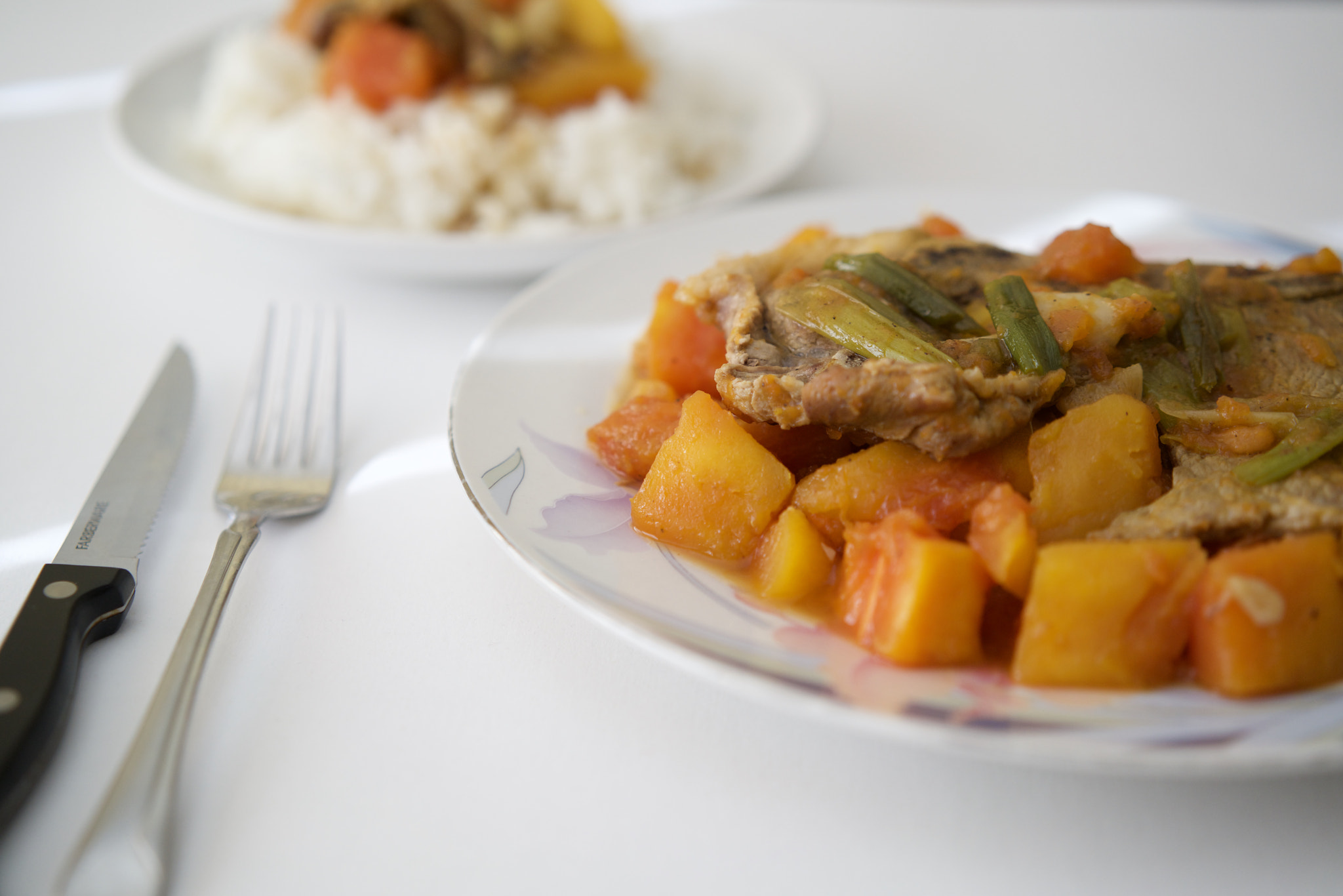 Sony a7R II + Sony Sonnar T* FE 55mm F1.8 ZA sample photo. Papaya stir-fry photography