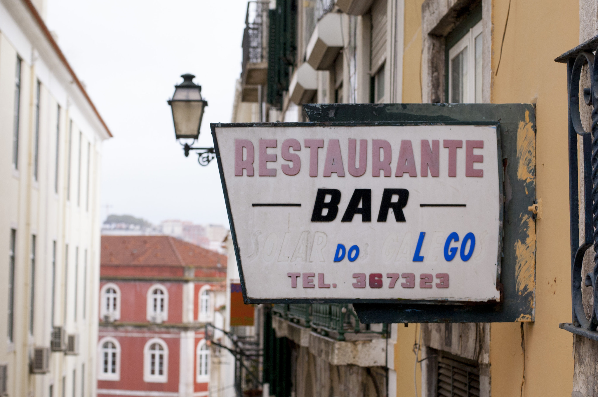 Nikon D40 + Nikon AF-S Nikkor 50mm F1.8G sample photo. Lisbon photography
